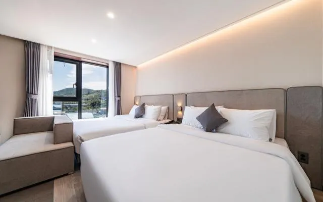 Photo of the whole room, Bed in Hound Hotel Gijang Osiria