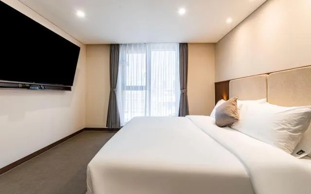 Photo of the whole room, Bed in Hound Hotel Gijang Osiria