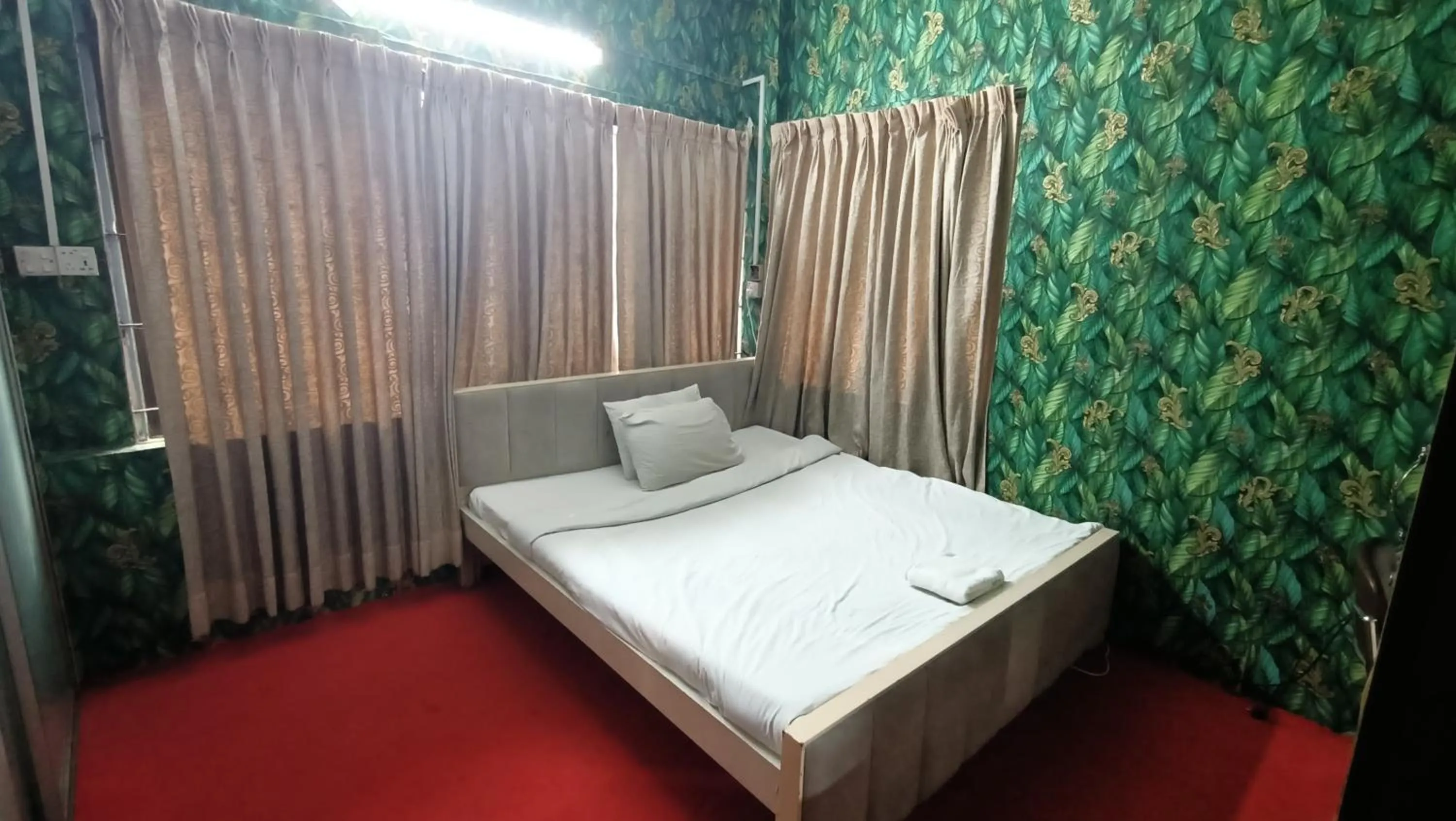 Bed in Hotel Golden Bird