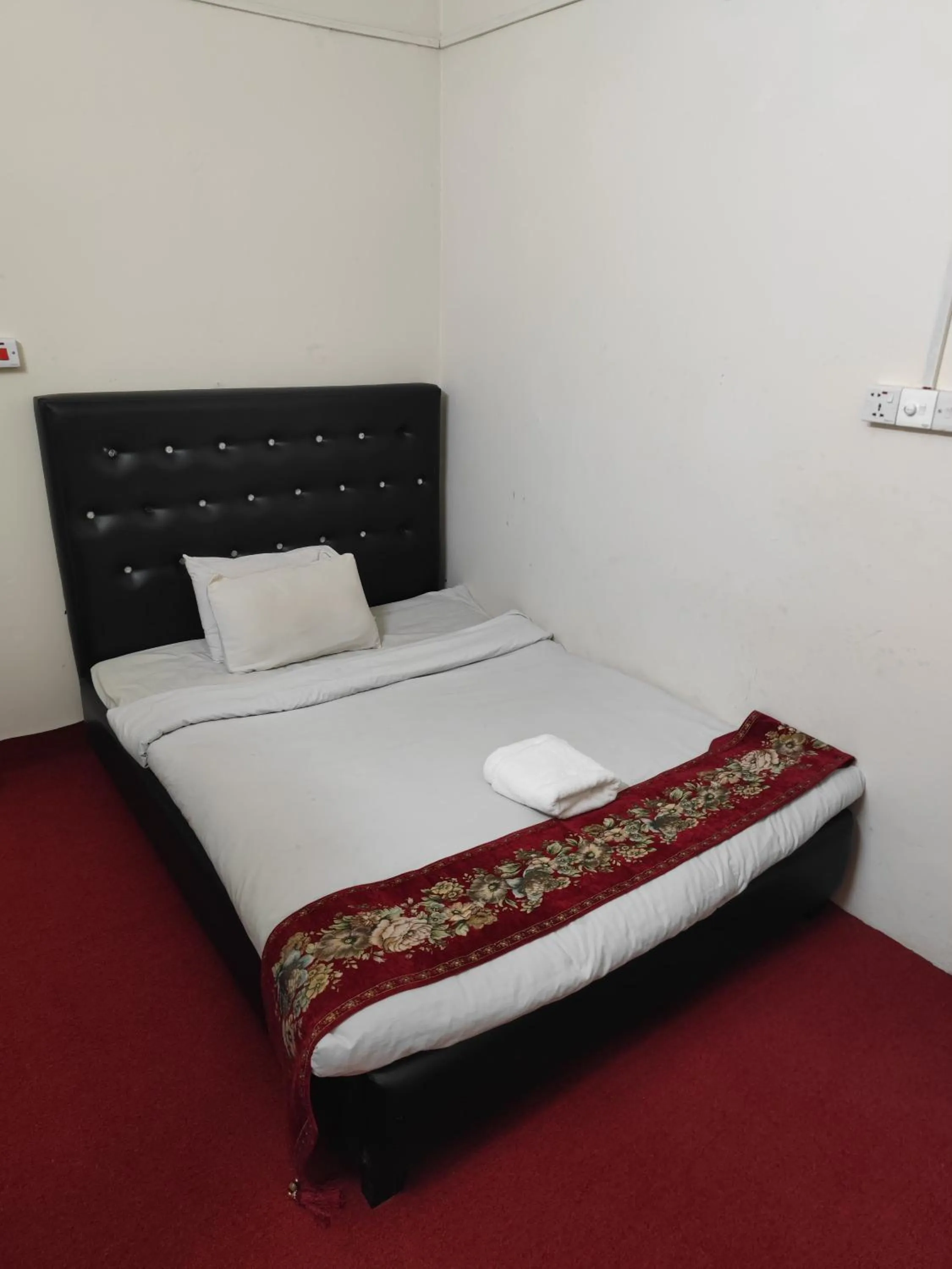 Bed in Hotel Golden Bird