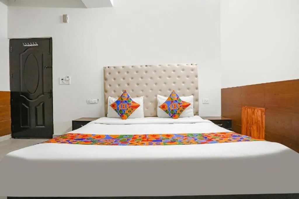 HOTEL THE LAZEEZ