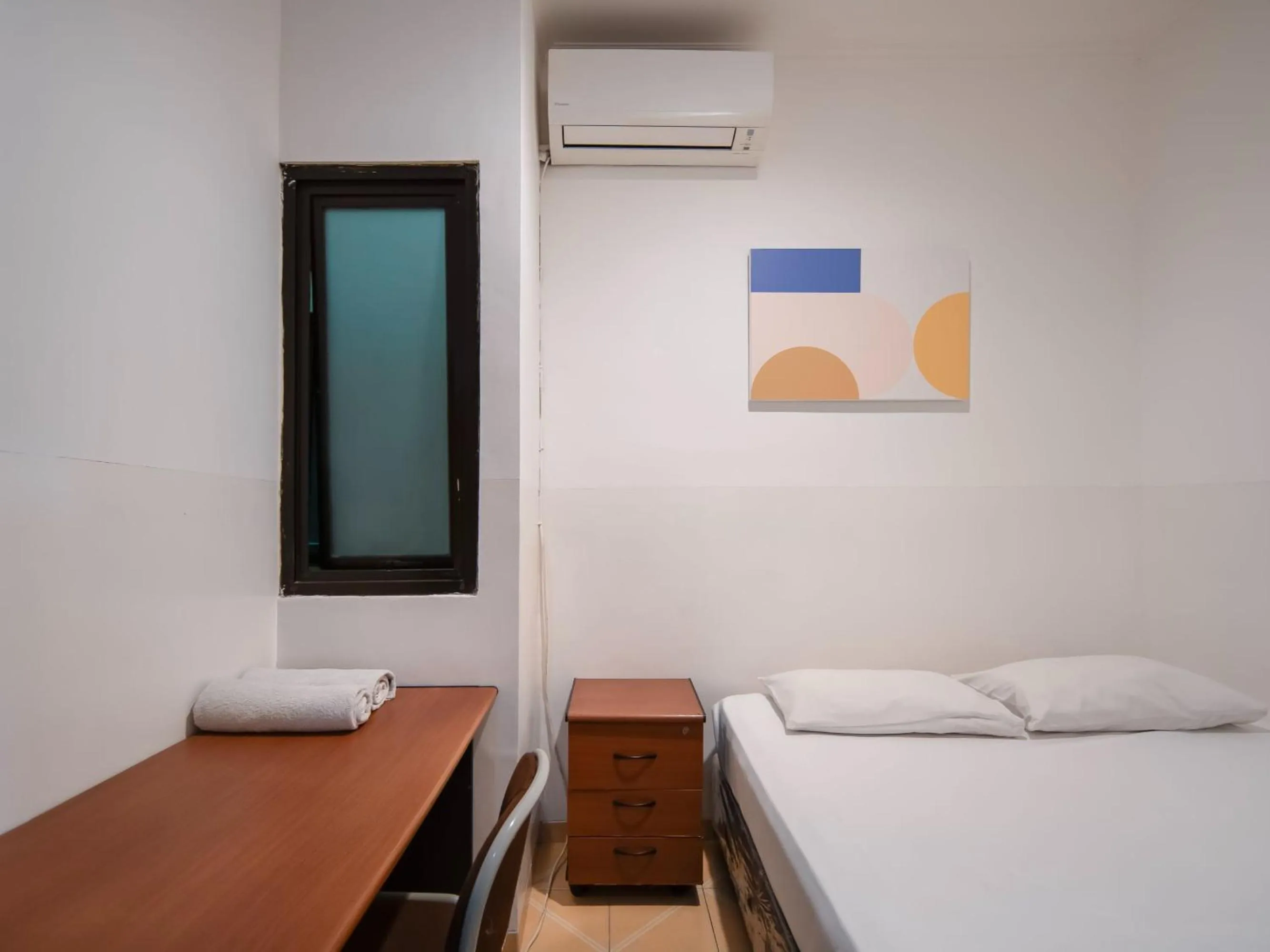 Bedroom, Bed in Cove Horizone