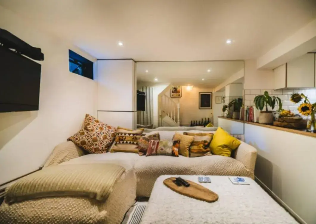 Stunning 2BR, split-level Flat w garden, Deptford Stunning 2BR, split-level Flat w garden, Deptford
