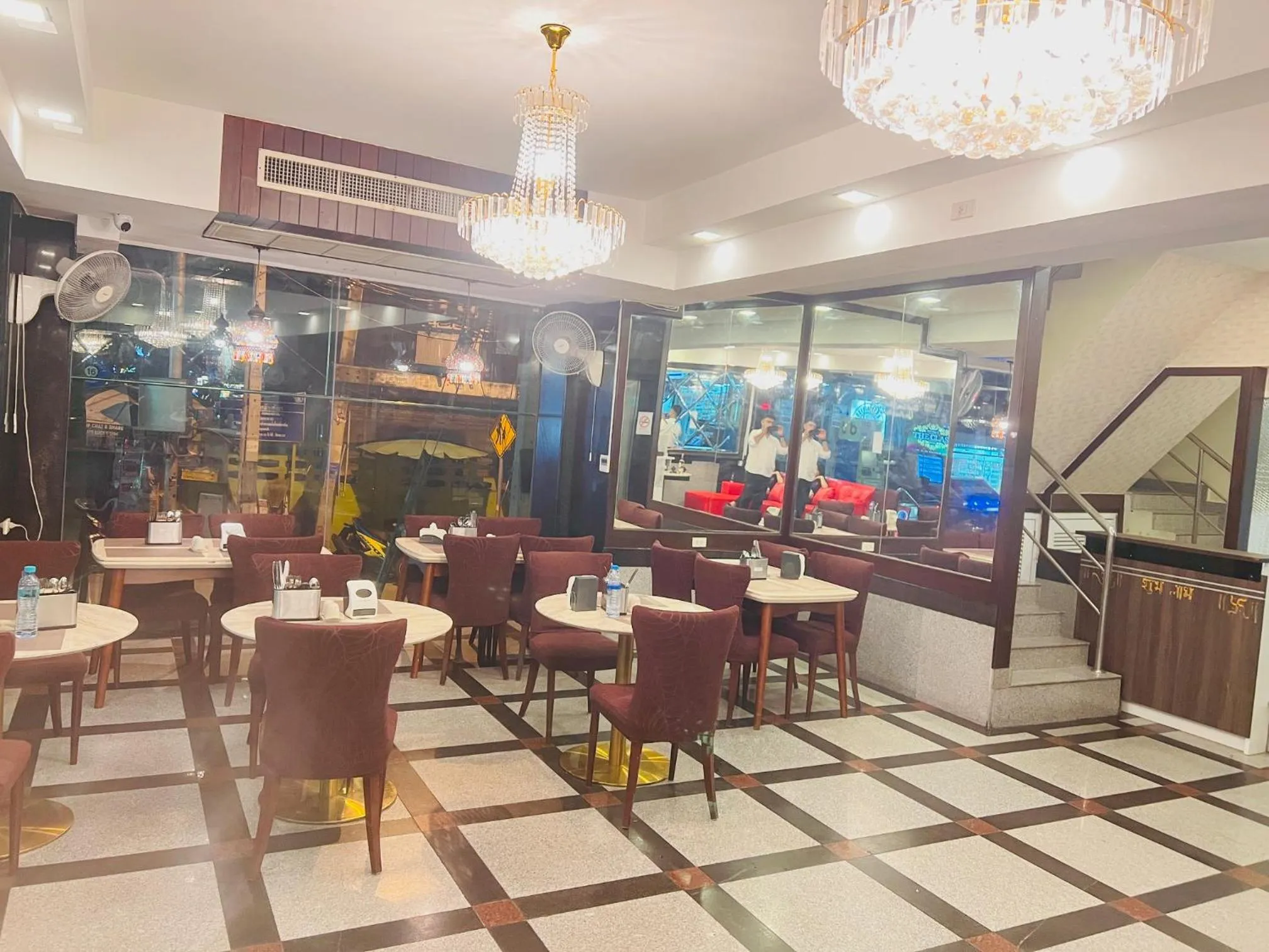 Restaurant/places to eat in Class Boutique Hotel