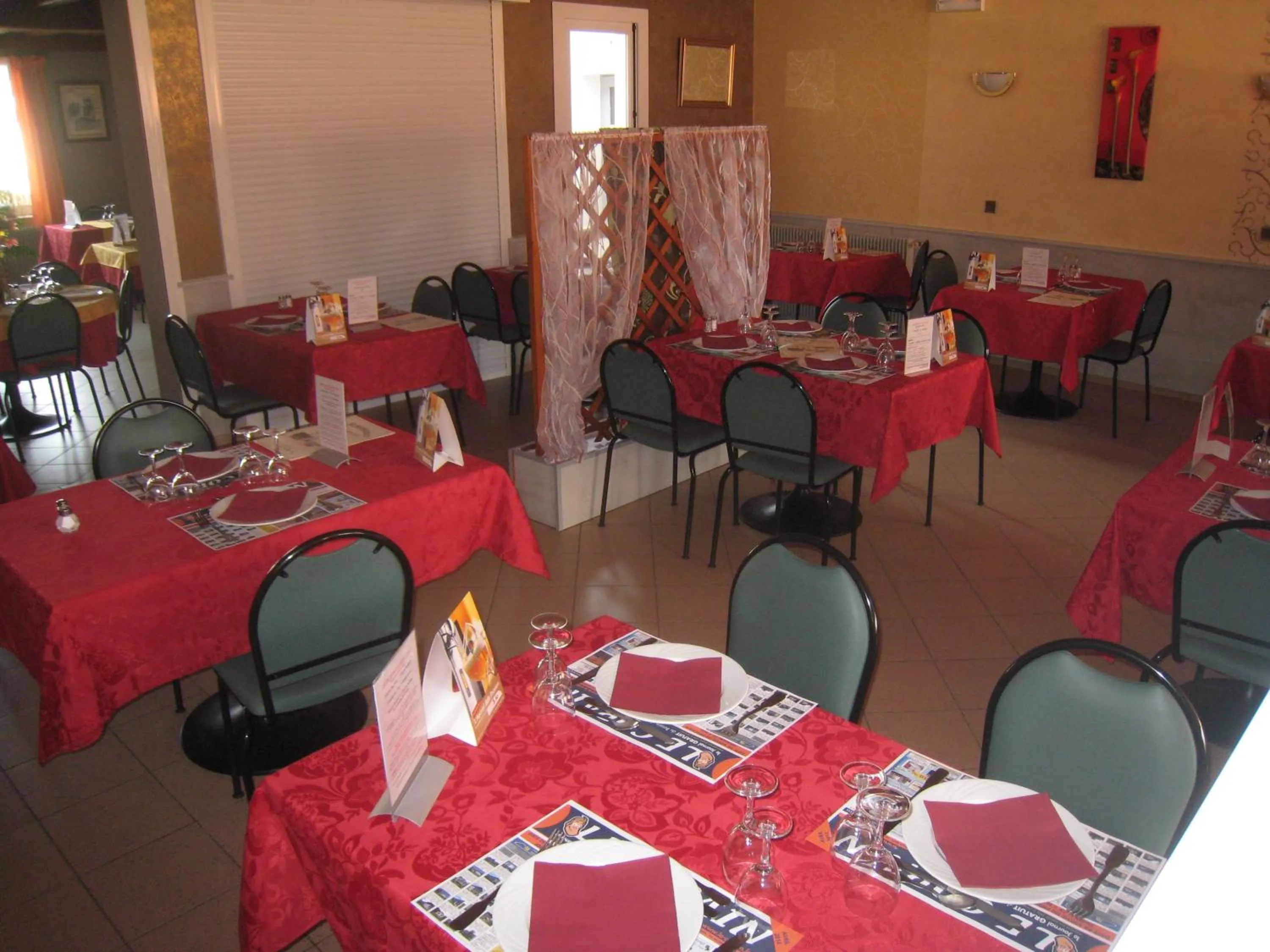 Restaurant/places to eat in La Renaissance