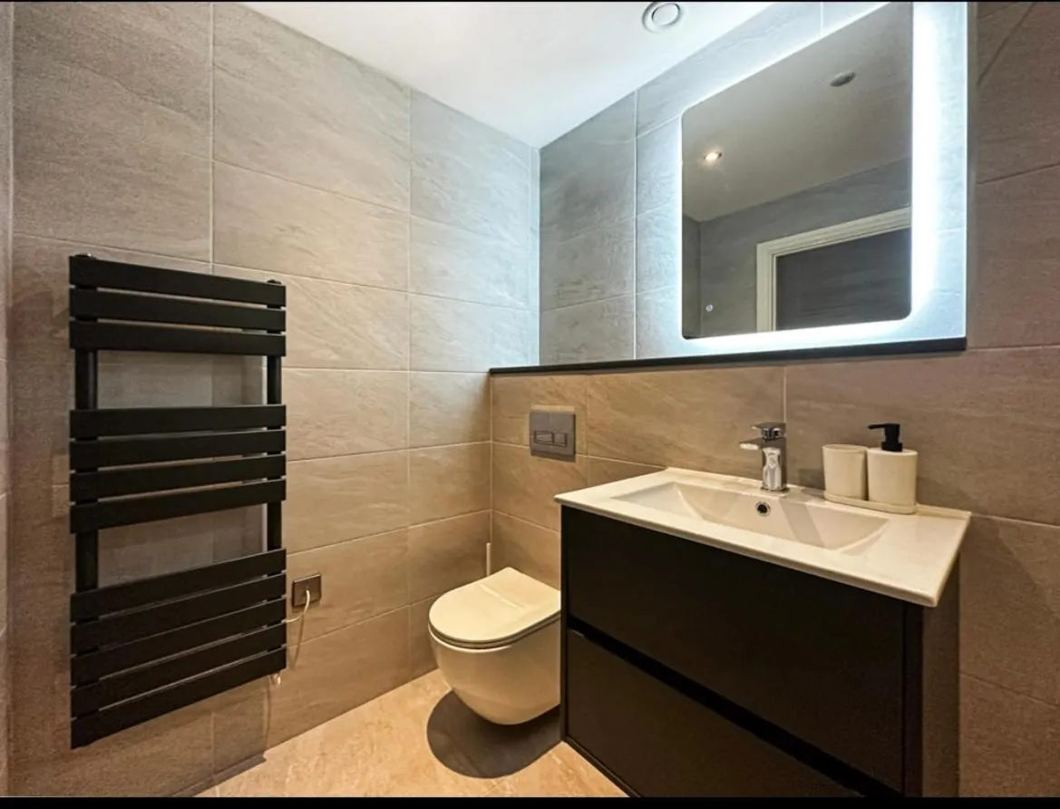 2 Bedroomed apt by Sefton Park and Spire Hospital