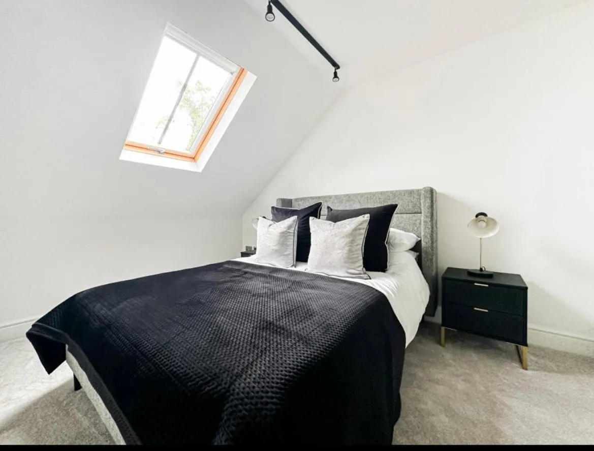2 Bedroomed apt by Sefton Park and Spire Hospital
