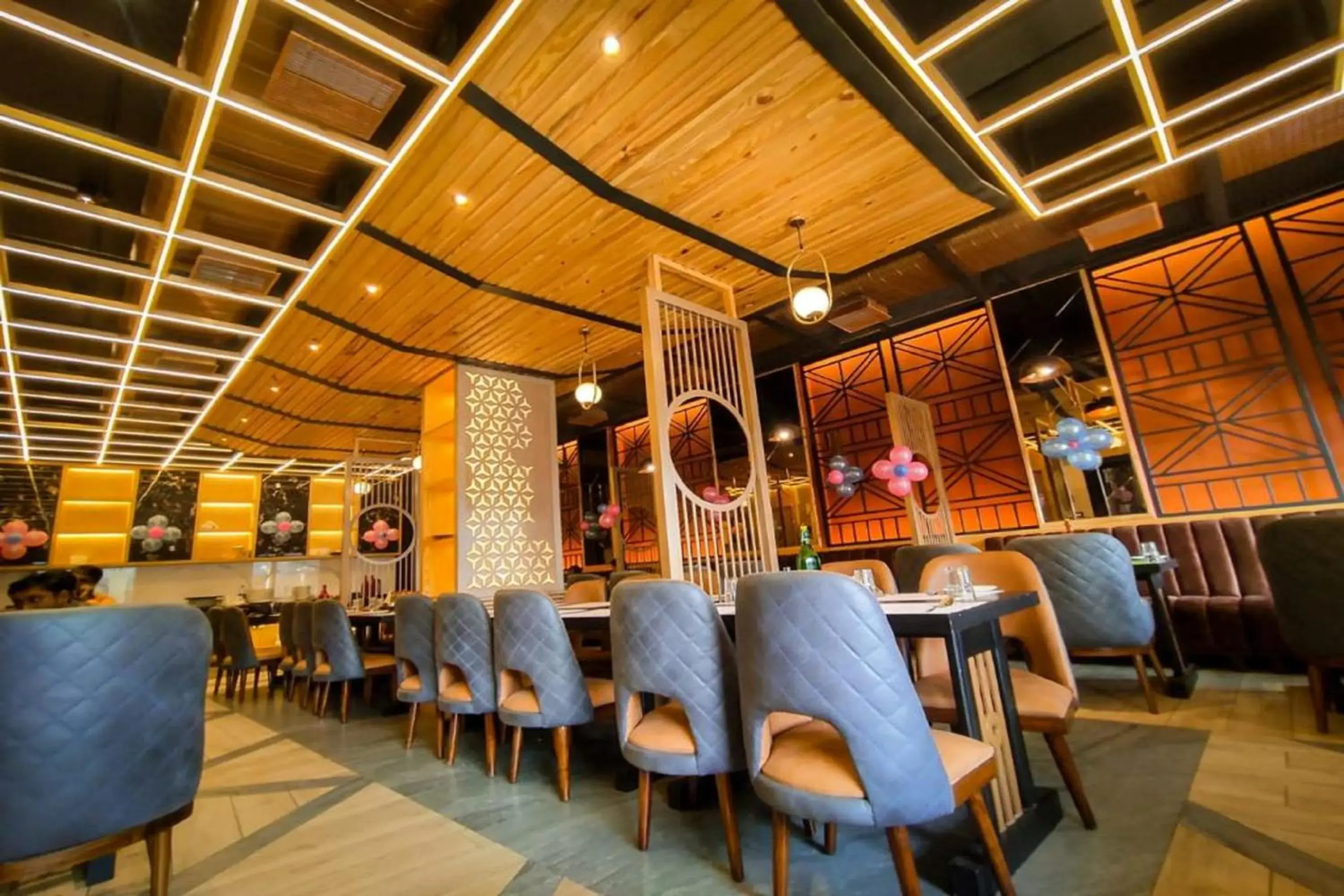 Restaurant/places to eat in Hotel Park Regency Restaurant/places to eat in Hotel Park Regency