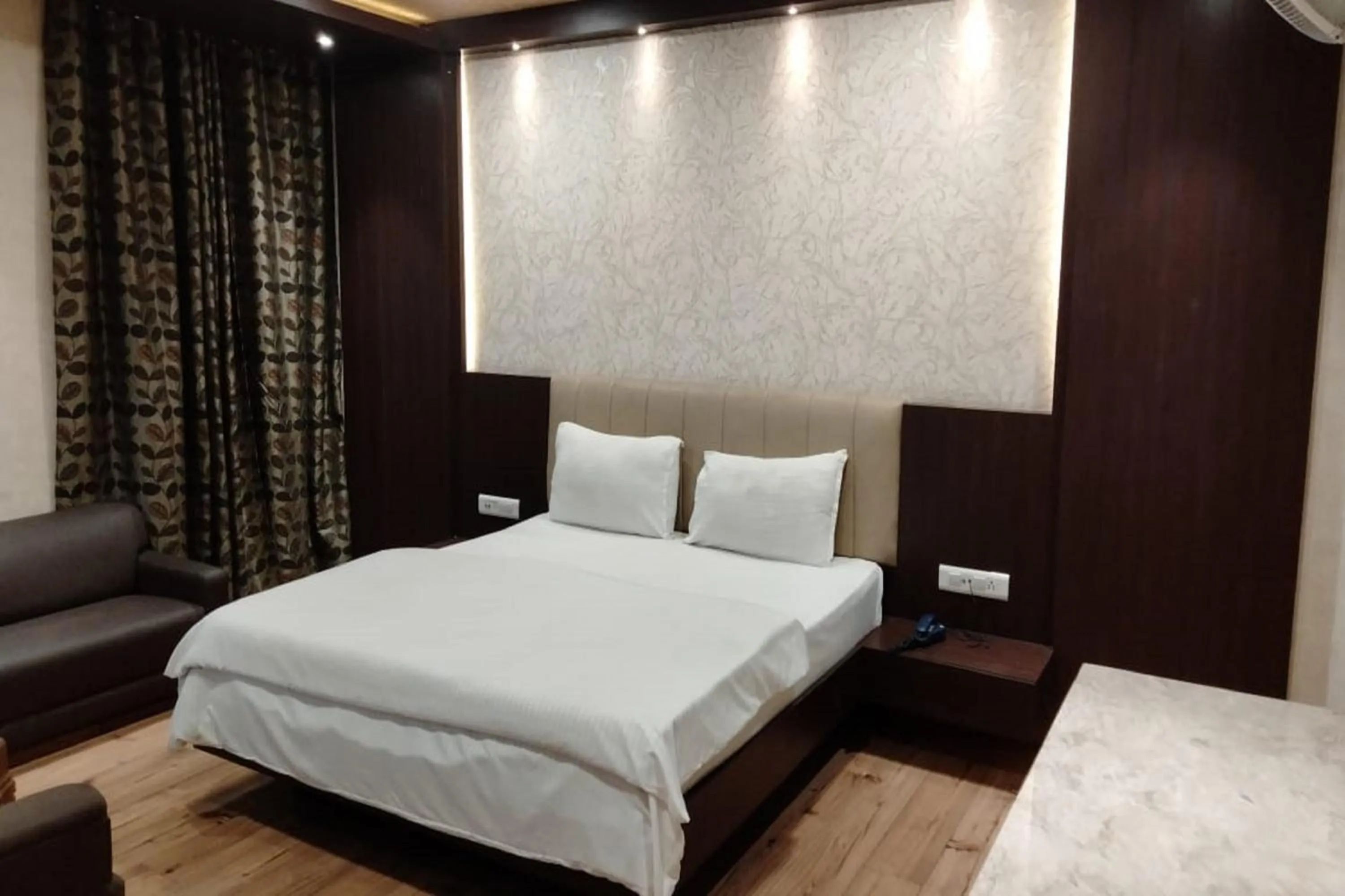Bedroom, Bed in Hotel Park Regency