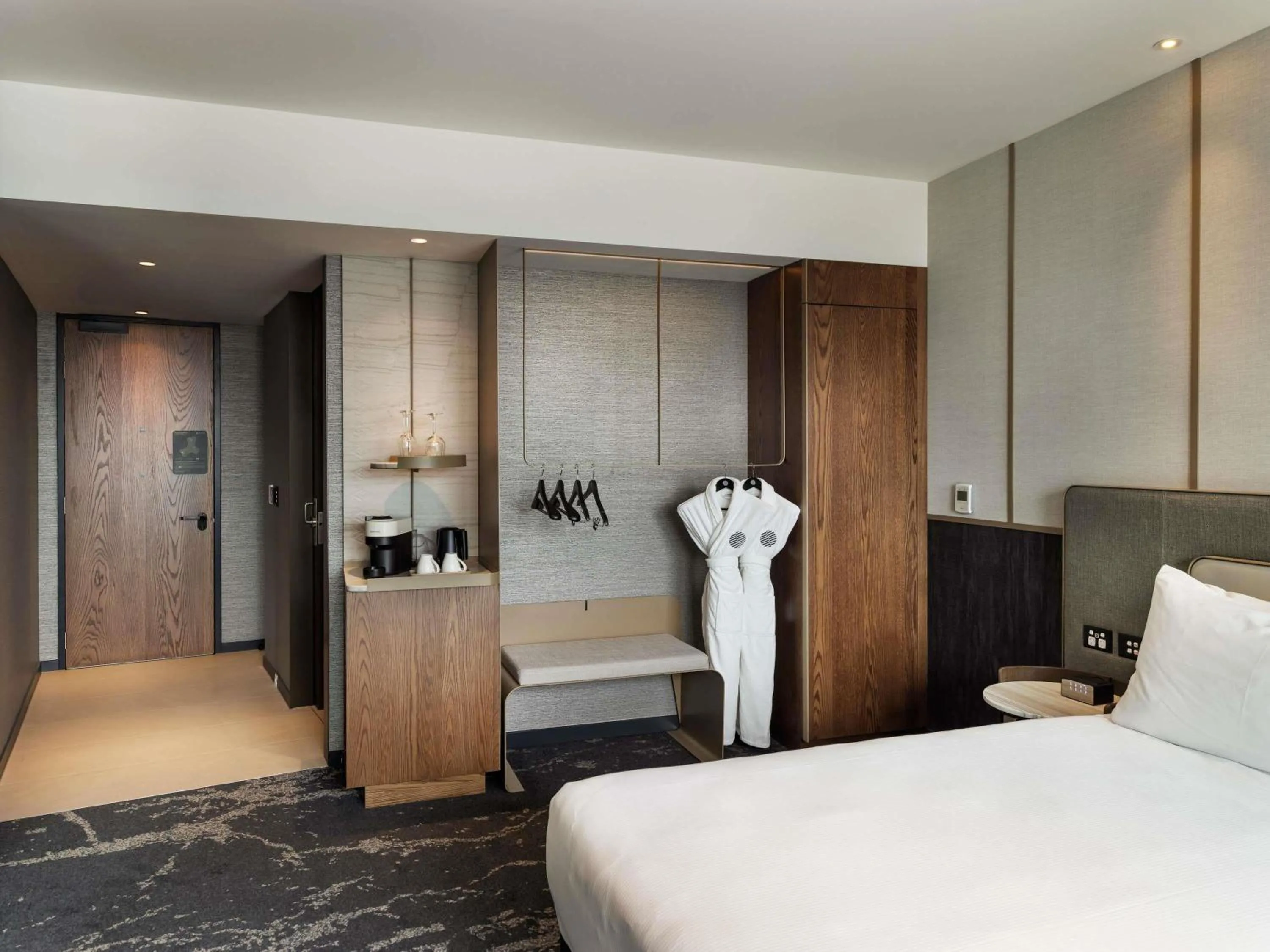 Bedroom, Bed in Pullman Auckland Airport