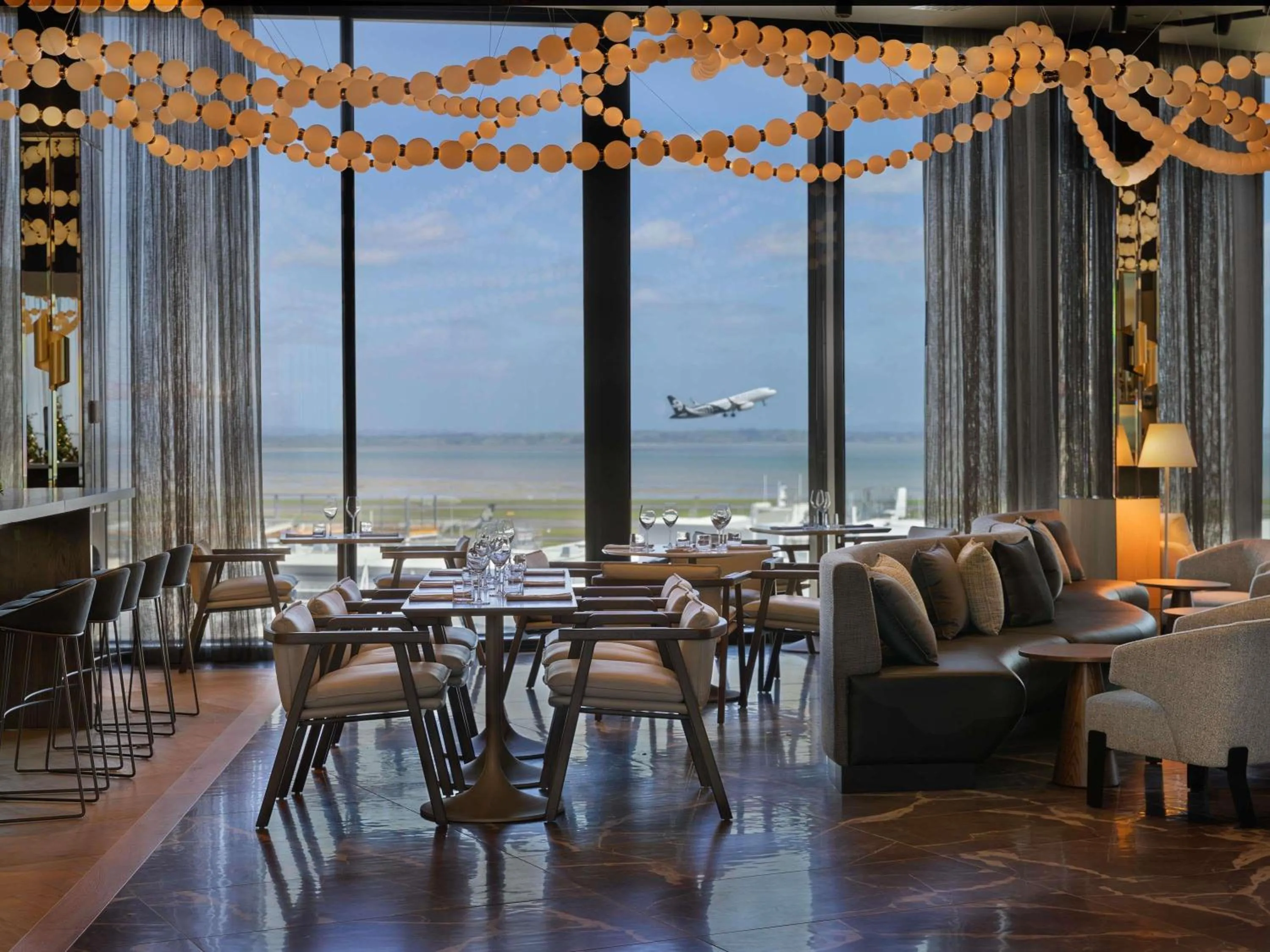 Restaurant/places to eat in Pullman Auckland Airport