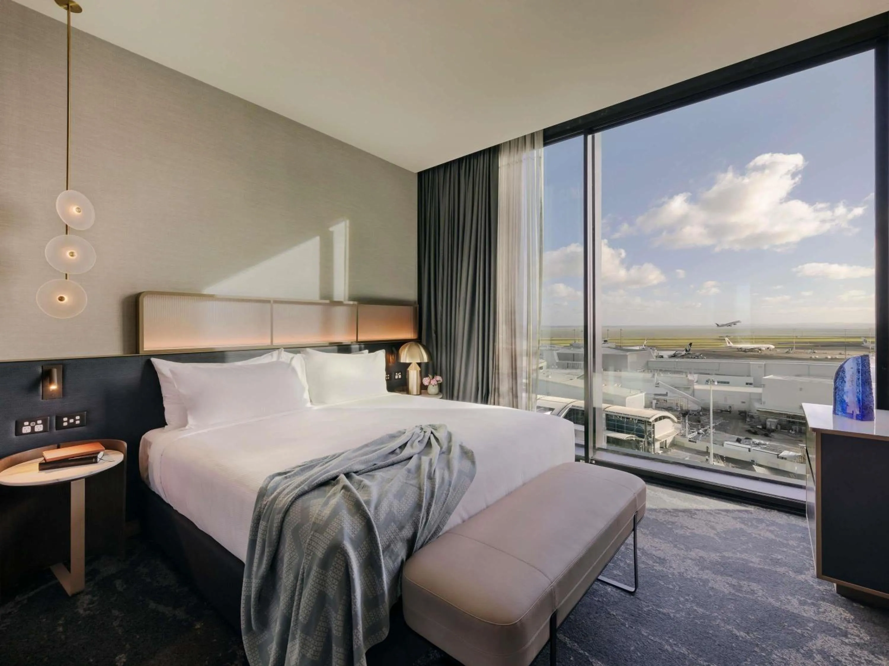 Bedroom, Bed in Pullman Auckland Airport