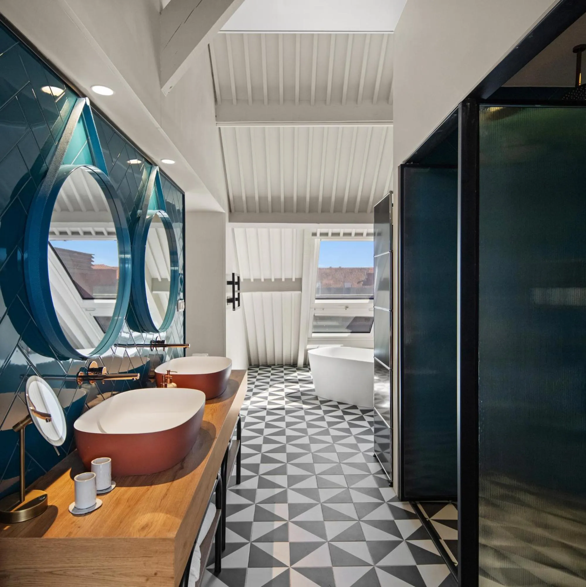 Shower in The Lince Santa Clara