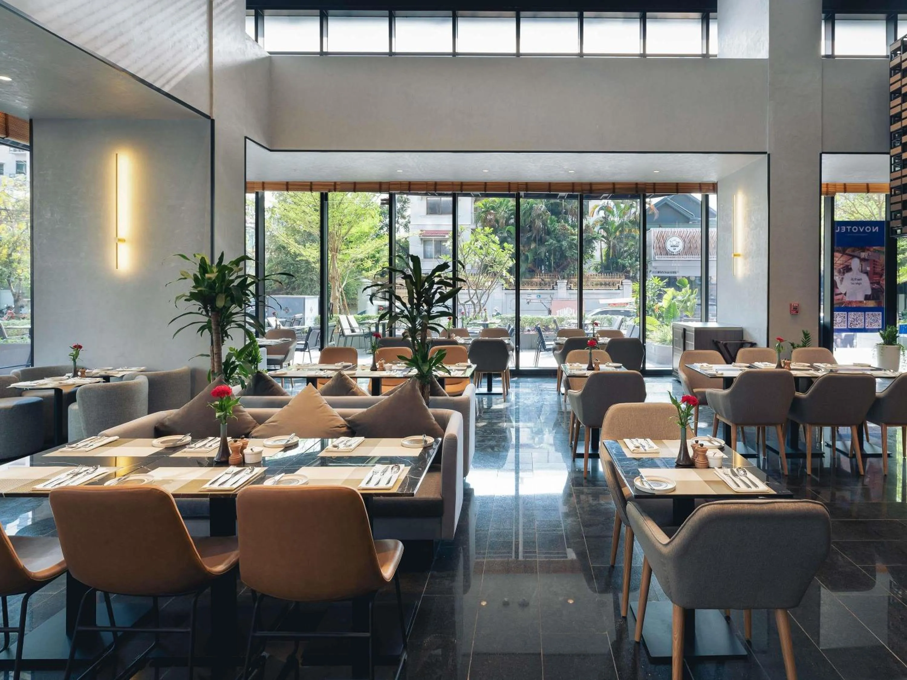 Restaurant/places to eat in Novotel Phnom Penh BKK 1