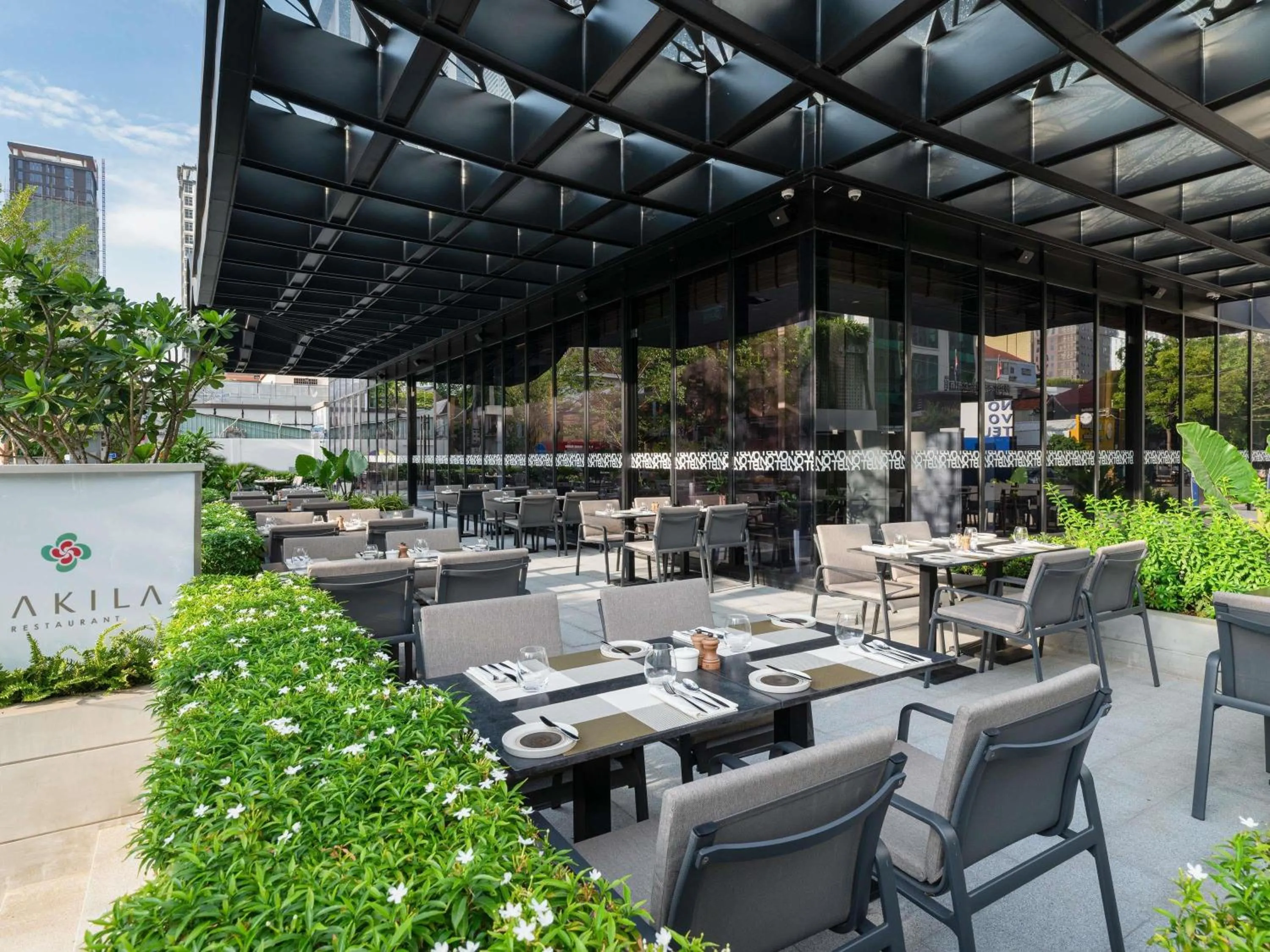 Restaurant/places to eat in Novotel Phnom Penh BKK 1