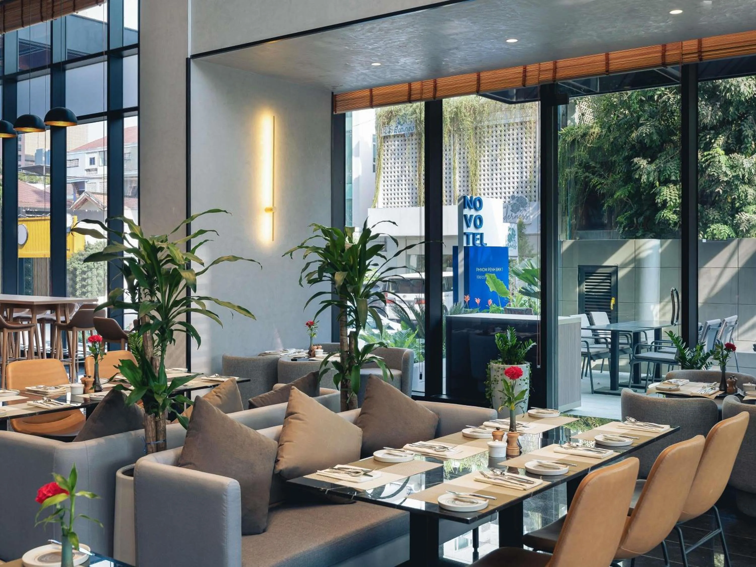 Restaurant/places to eat in Novotel Phnom Penh BKK 1