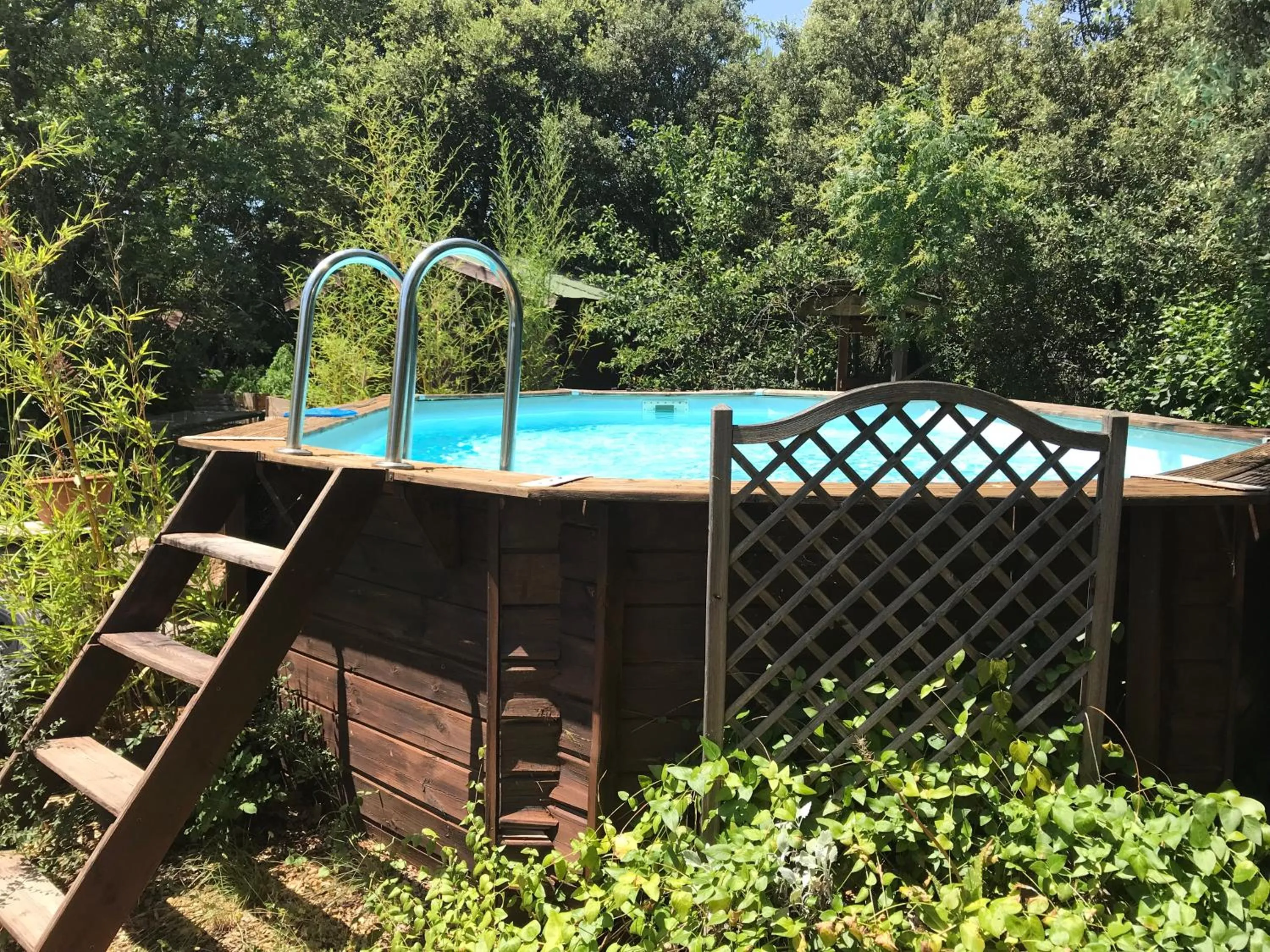 Property building in Ecolodges en Provence