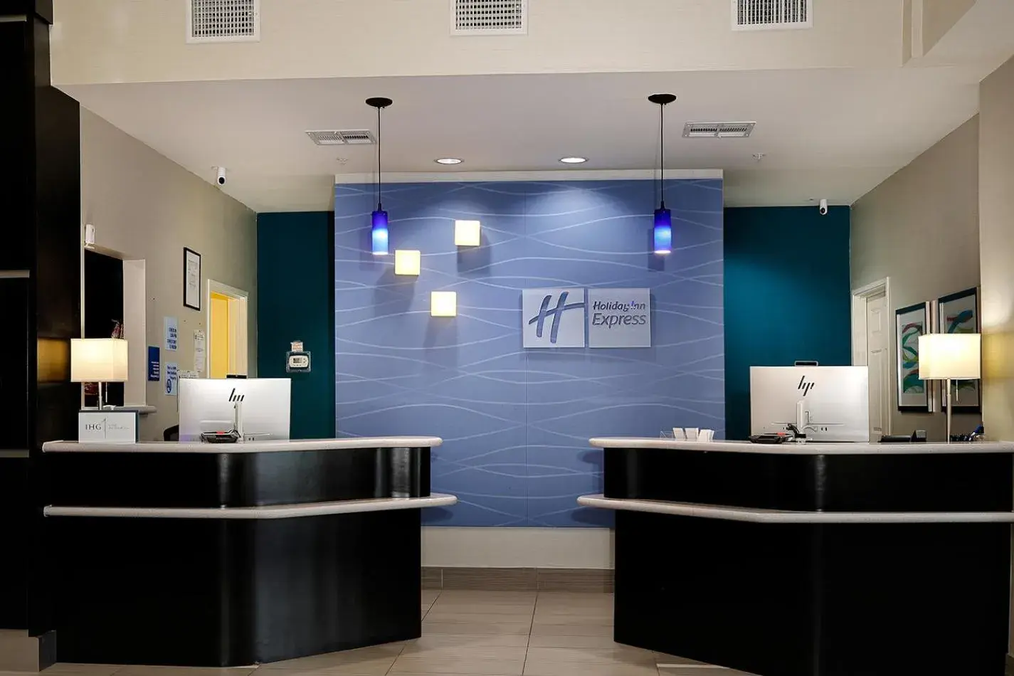 Lobby or reception in Holiday Inn Express & Suites Houston Northwest-Brookhollow by IHG Lobby or reception in Holiday Inn Express & Suites Houston Northwest-Brookhollow by IHG