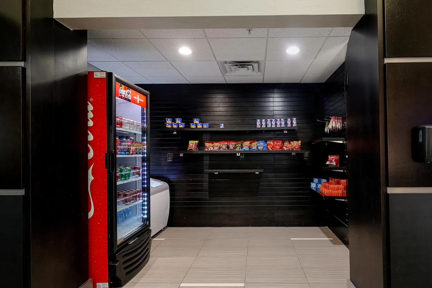 Supermarket/grocery shop in Holiday Inn Express & Suites Houston Northwest-Brookhollow by IHG