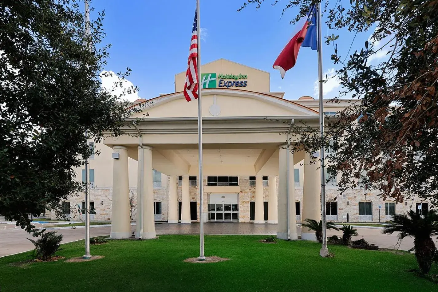 Property building in Holiday Inn Express & Suites Houston Northwest-Brookhollow by IHG Property building in Holiday Inn Express & Suites Houston Northwest-Brookhollow by IHG