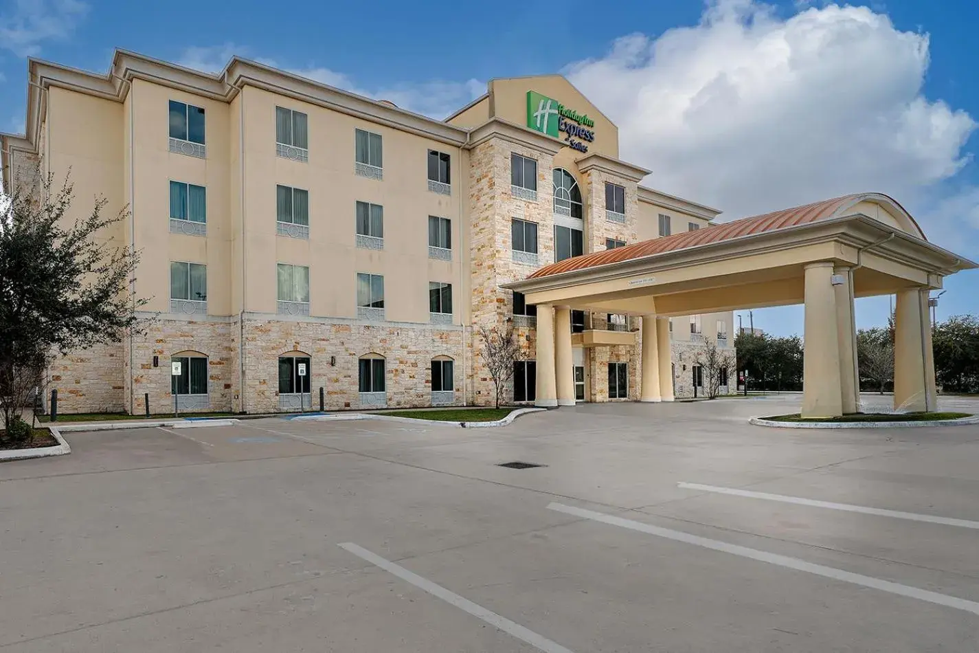 Property building in Holiday Inn Express & Suites Houston Northwest-Brookhollow by IHG Property building in Holiday Inn Express & Suites Houston Northwest-Brookhollow by IHG