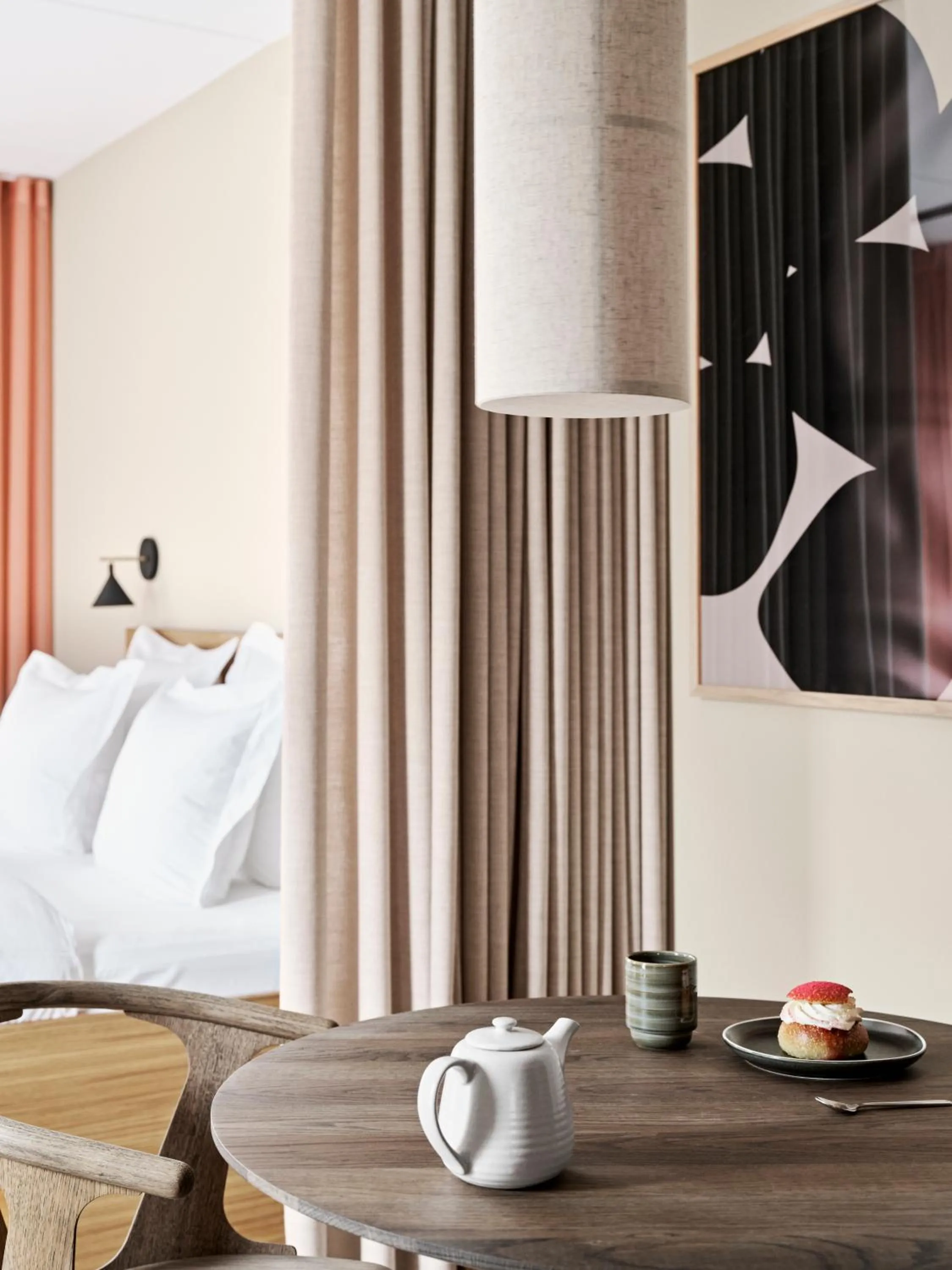 Dining area, Bed in Aura Apartment Hotel