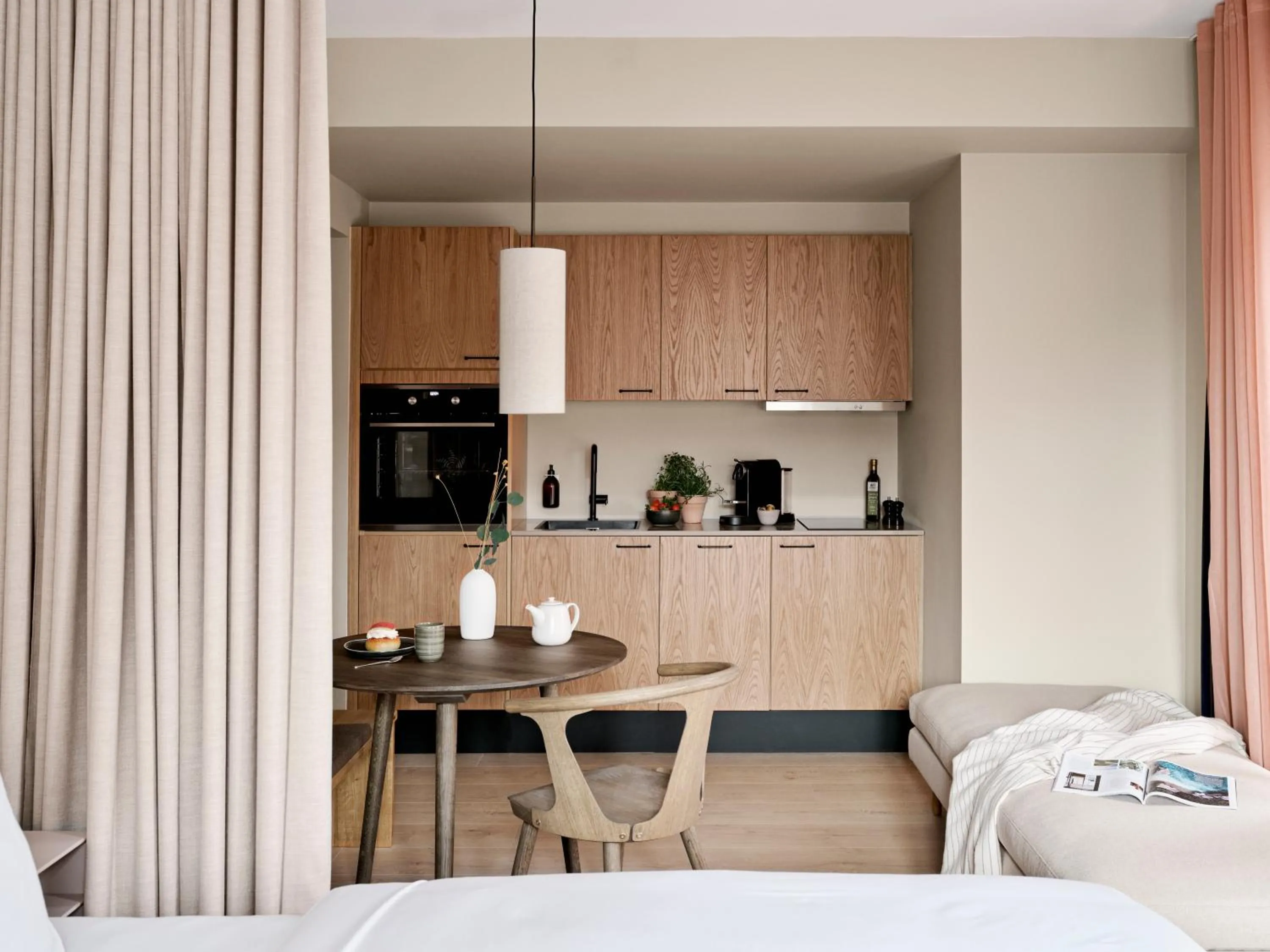 kitchen, Bed in Aura Apartment Hotel