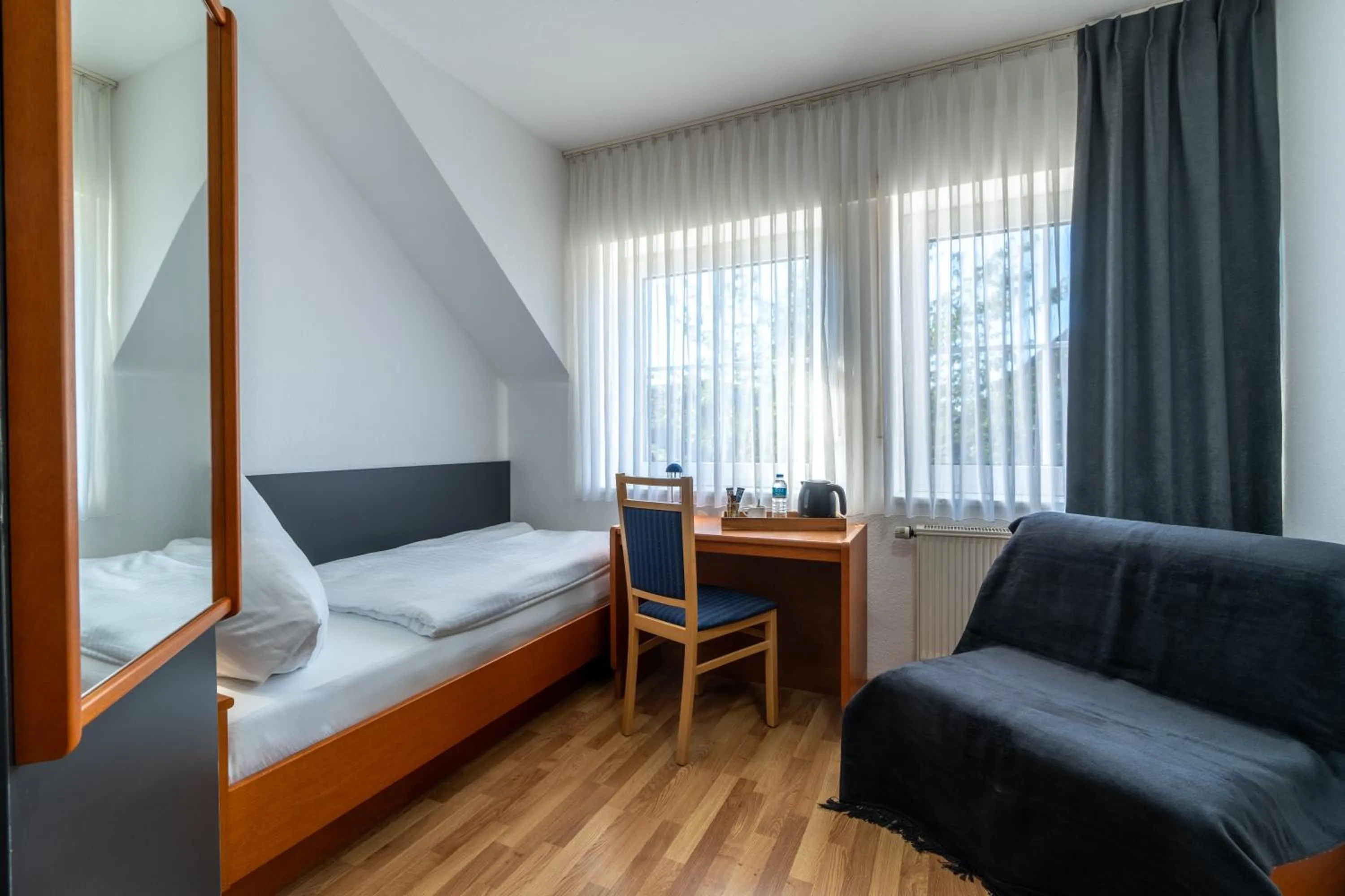 Photo of the whole room, Bed in Landhotel Elkemann