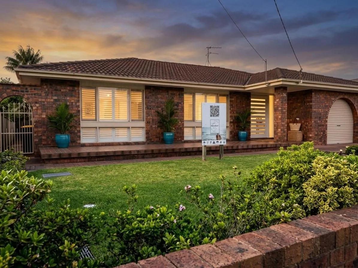 100m to Beach&Shop Spacious Pristine One Story Family Home