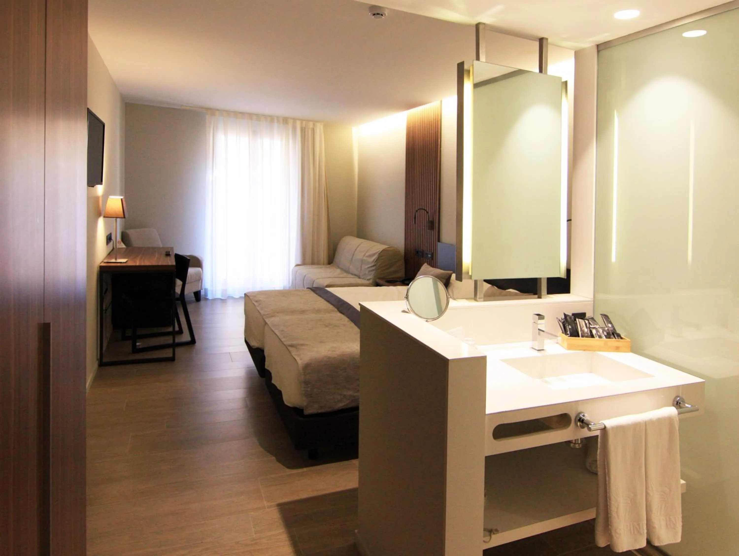 Photo of the whole room, Bed in Hotel Raval de la Mar