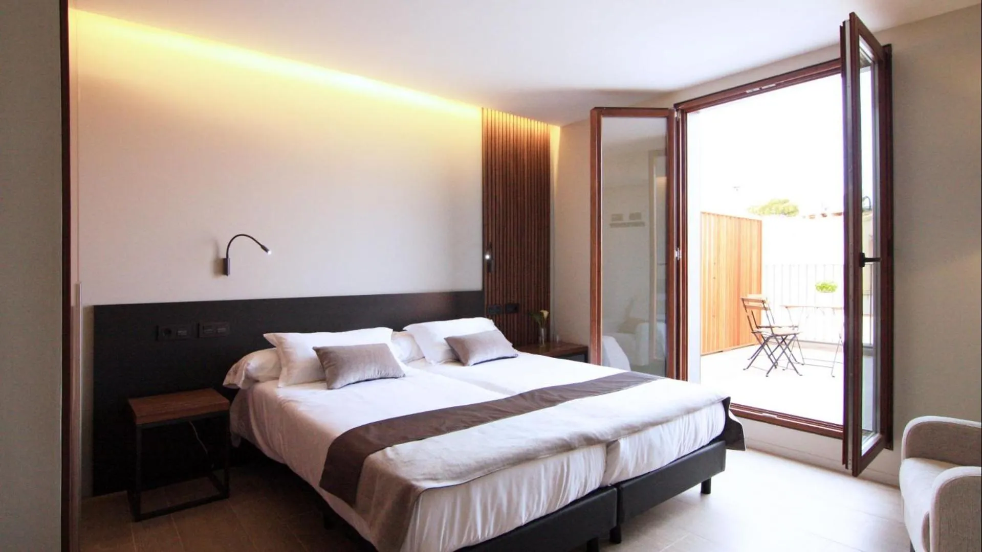 Photo of the whole room, Bed in Hotel Raval de la Mar