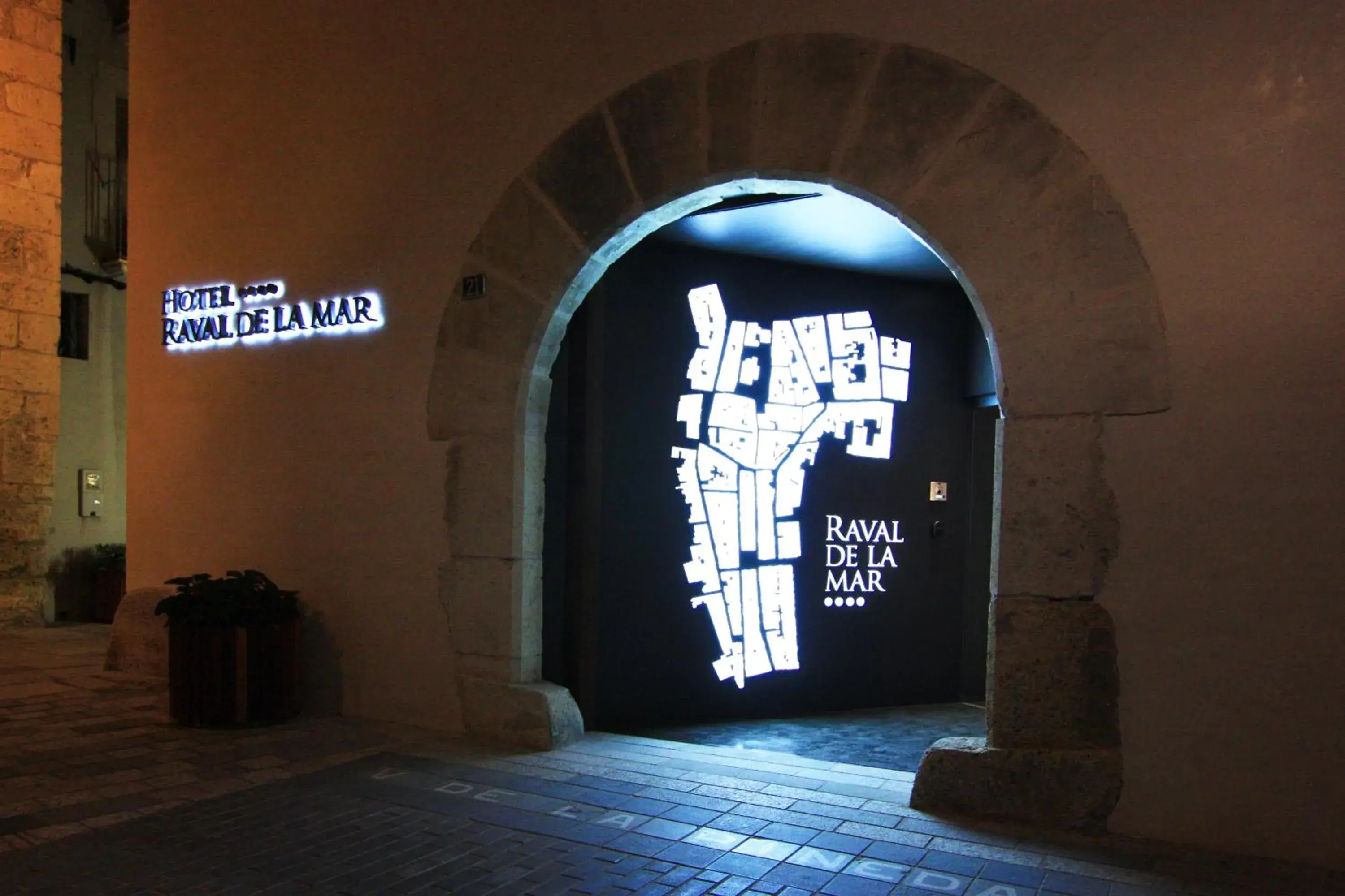 Facade/entrance in Hotel Raval de la Mar Facade/entrance in Hotel Raval de la Mar
