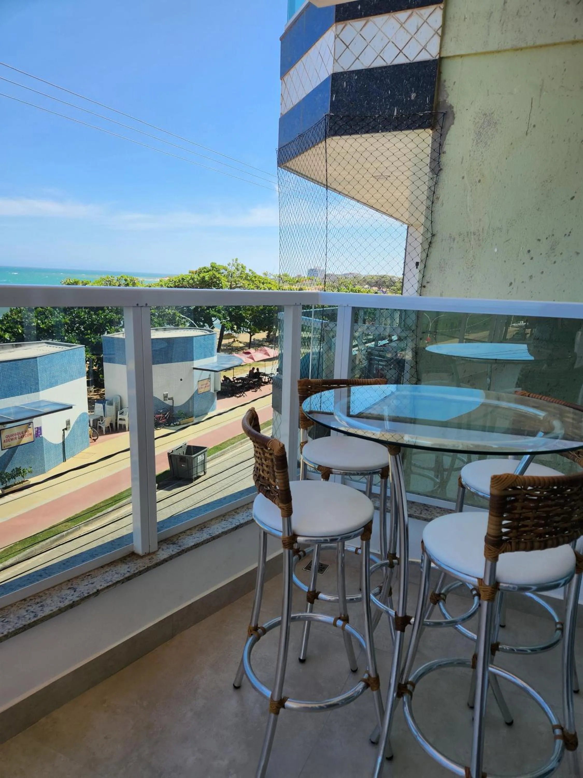 Apto frente mar 3 suites Castelhanos ES