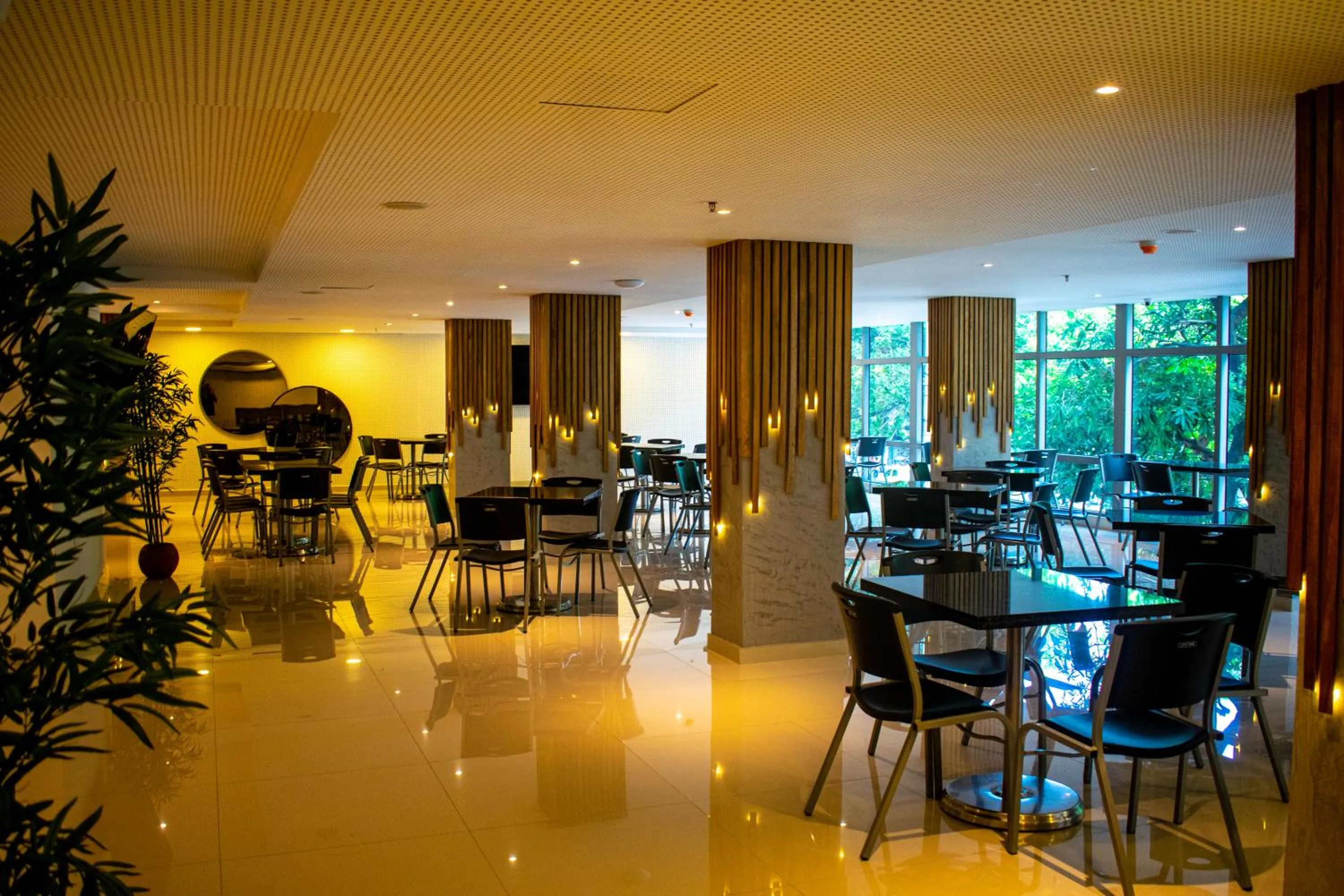 Restaurant/places to eat in HOTEL MANZUR