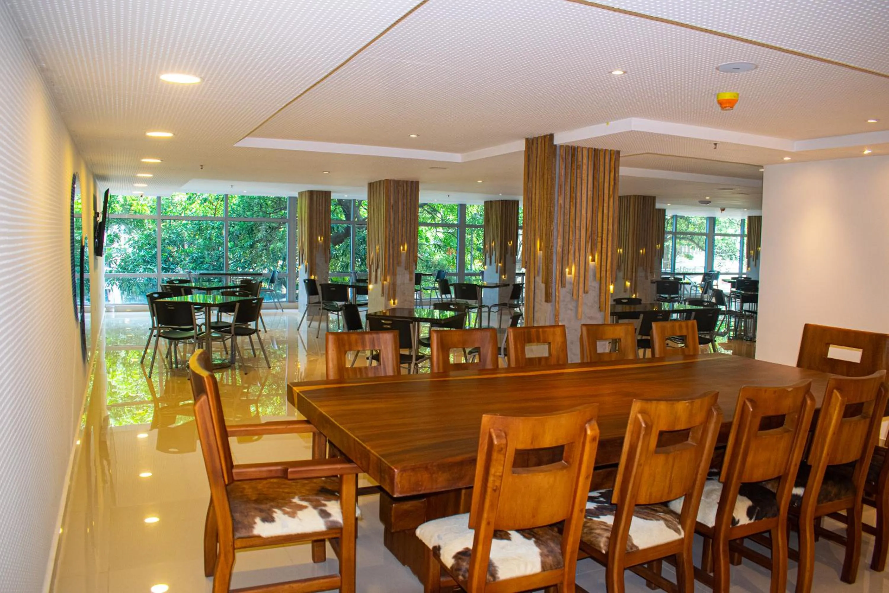 Restaurant/places to eat in HOTEL MANZUR