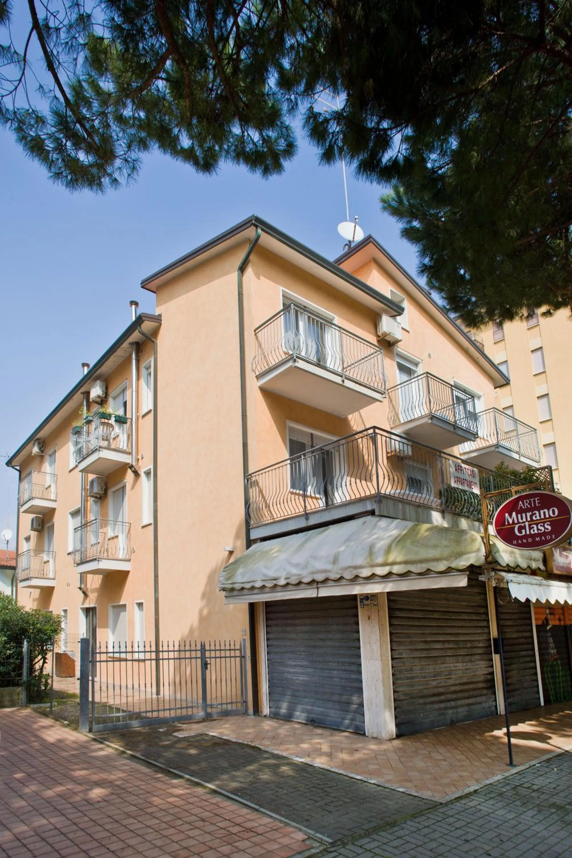 Property building in Villa Hanna