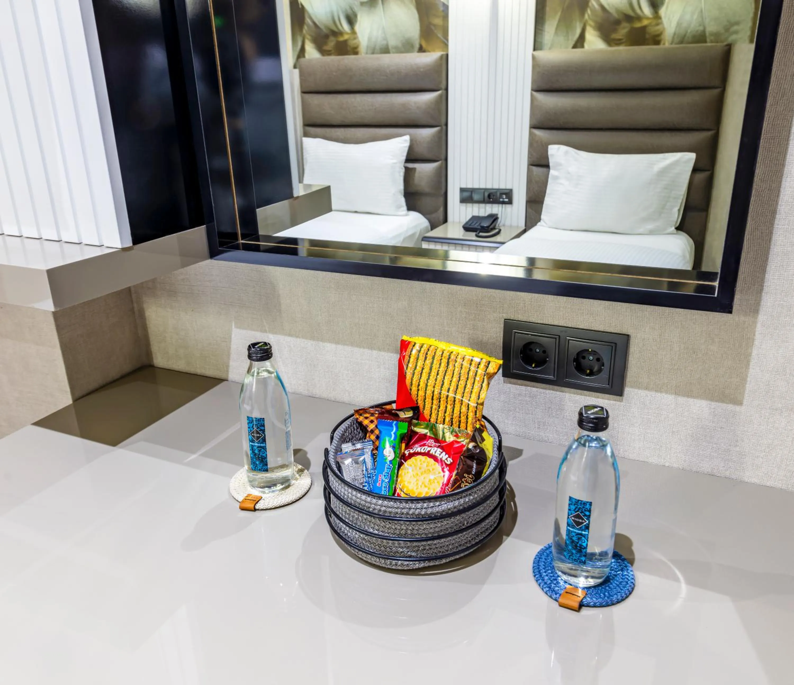 Bed in Dem Premium Hotel - Round Trip Airport Service - Istanbul International Airport