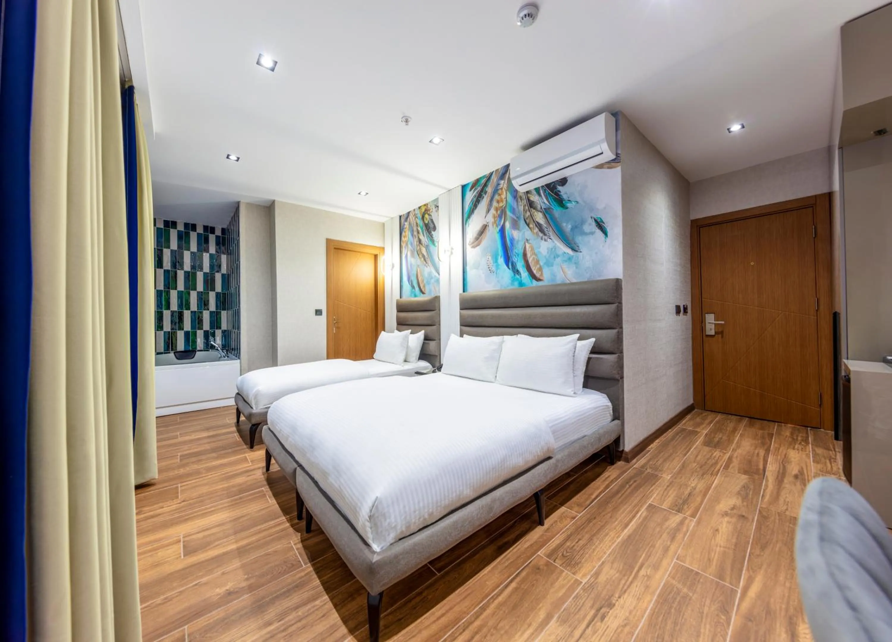 Bed in Dem Premium Hotel - Round Trip Airport Service - Istanbul International Airport