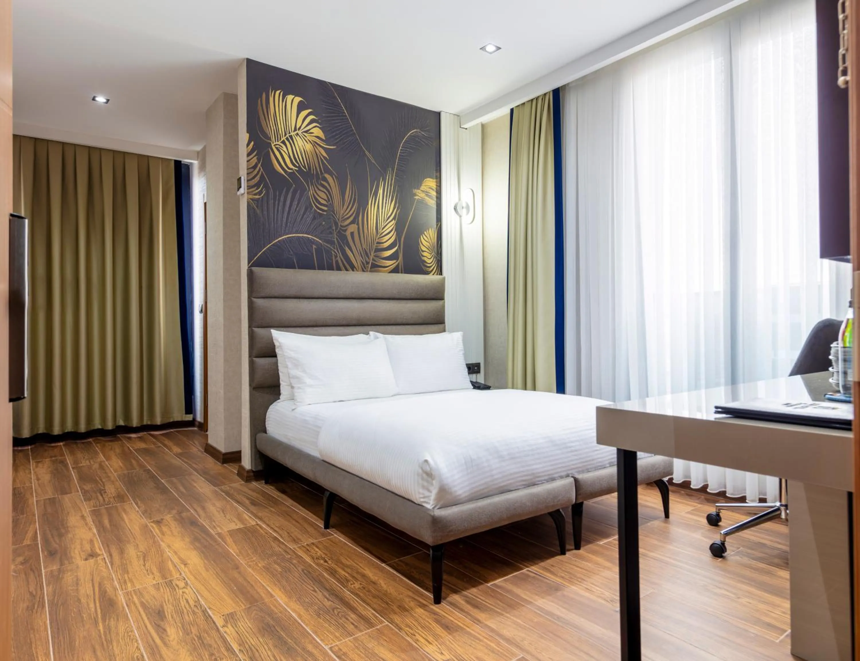 Bed in Dem Premium Hotel - Round Trip Airport Service - Istanbul International Airport