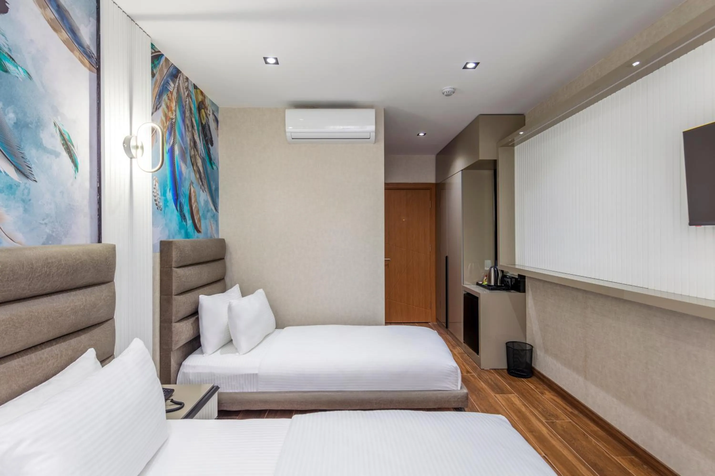 Bed in Dem Premium Hotel - Round Trip Airport Service - Istanbul International Airport