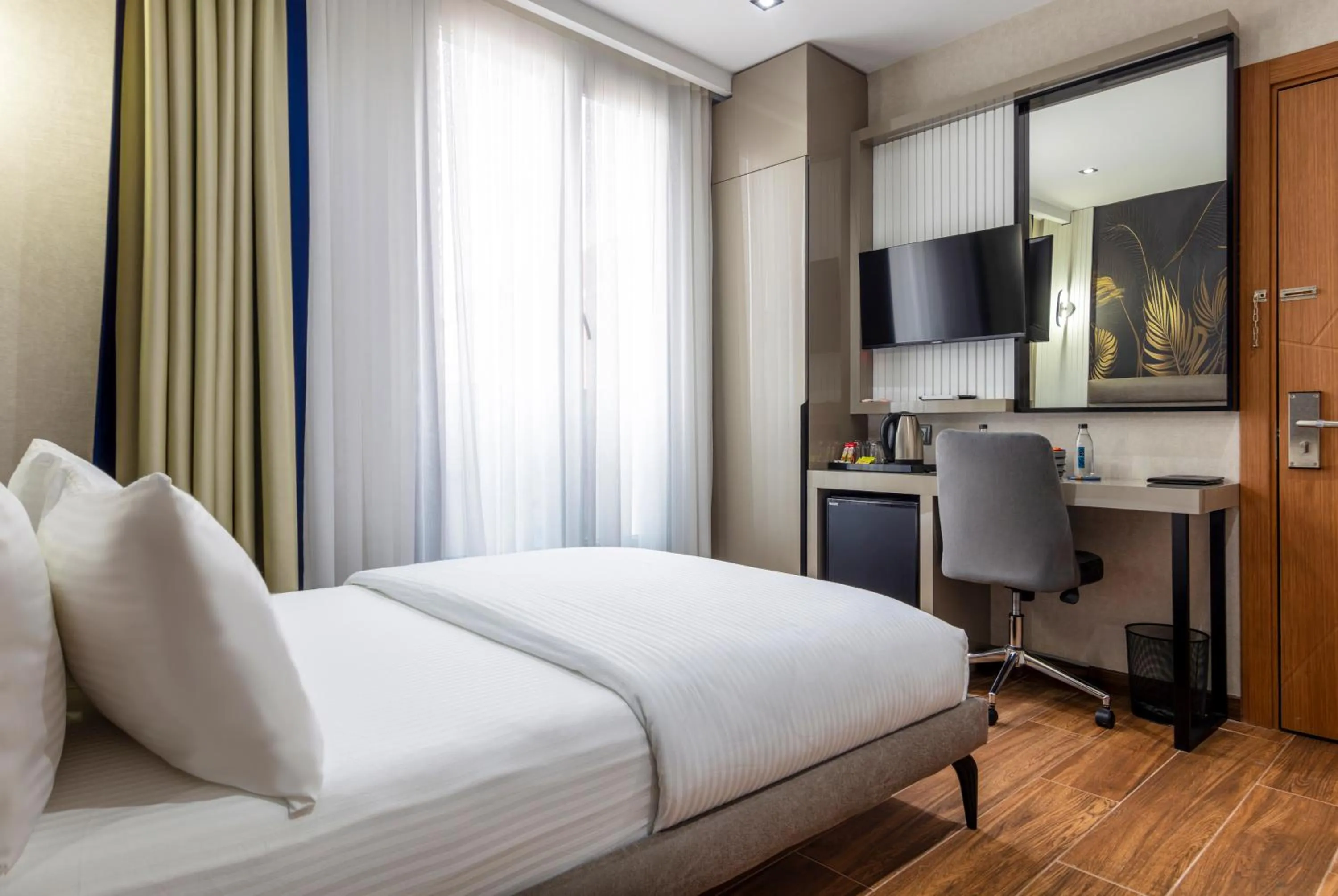 Bed in Dem Premium Hotel - Round Trip Airport Service - Istanbul International Airport