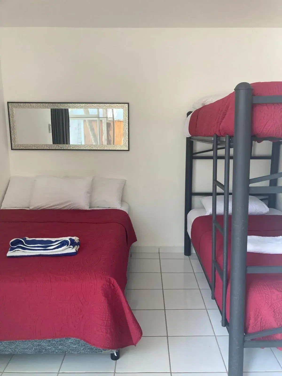 Quadruple Room with Bath in Hotel Casa Del Angel Quadruple Room with Bath in Hotel Casa Del Angel