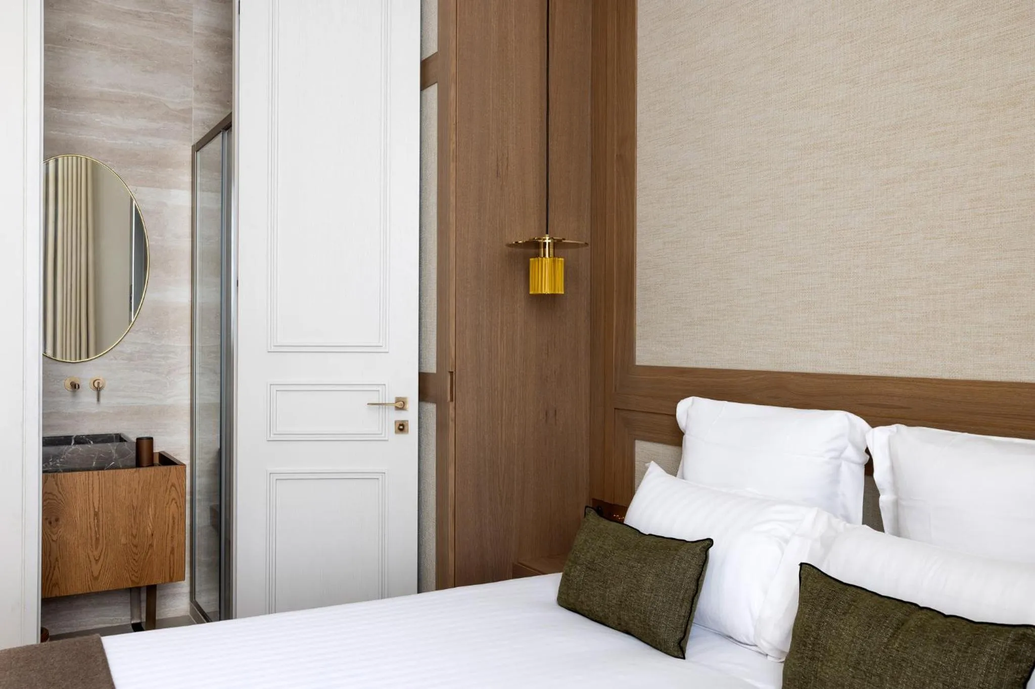 Bedroom, Bed in HIGHSTAY - Luxury Serviced Apartments - Le Marais