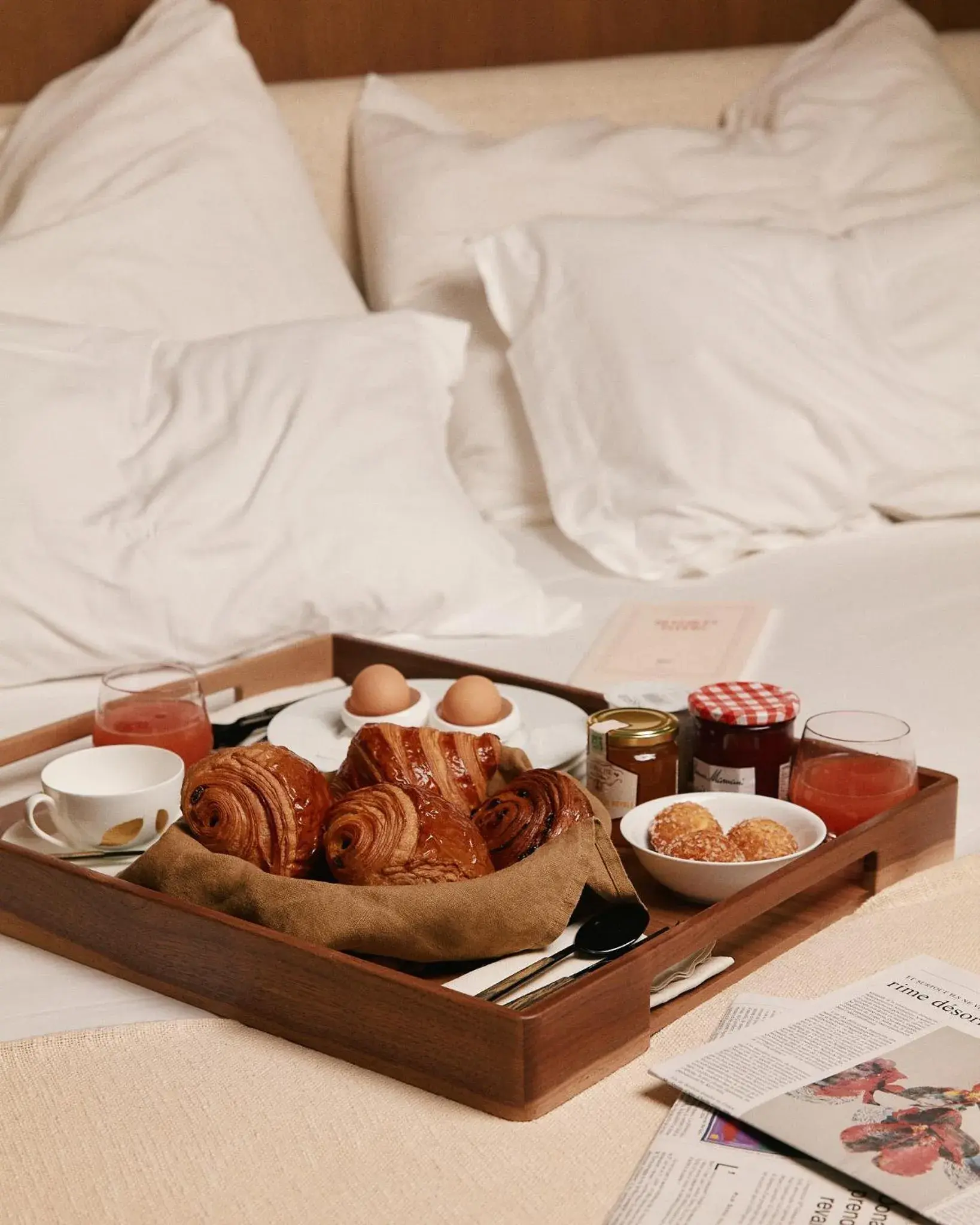 Breakfast, Bed in HIGHSTAY - Luxury Serviced Apartments - Le Marais Breakfast, Bed in HIGHSTAY - Luxury Serviced Apartments - Le Marais