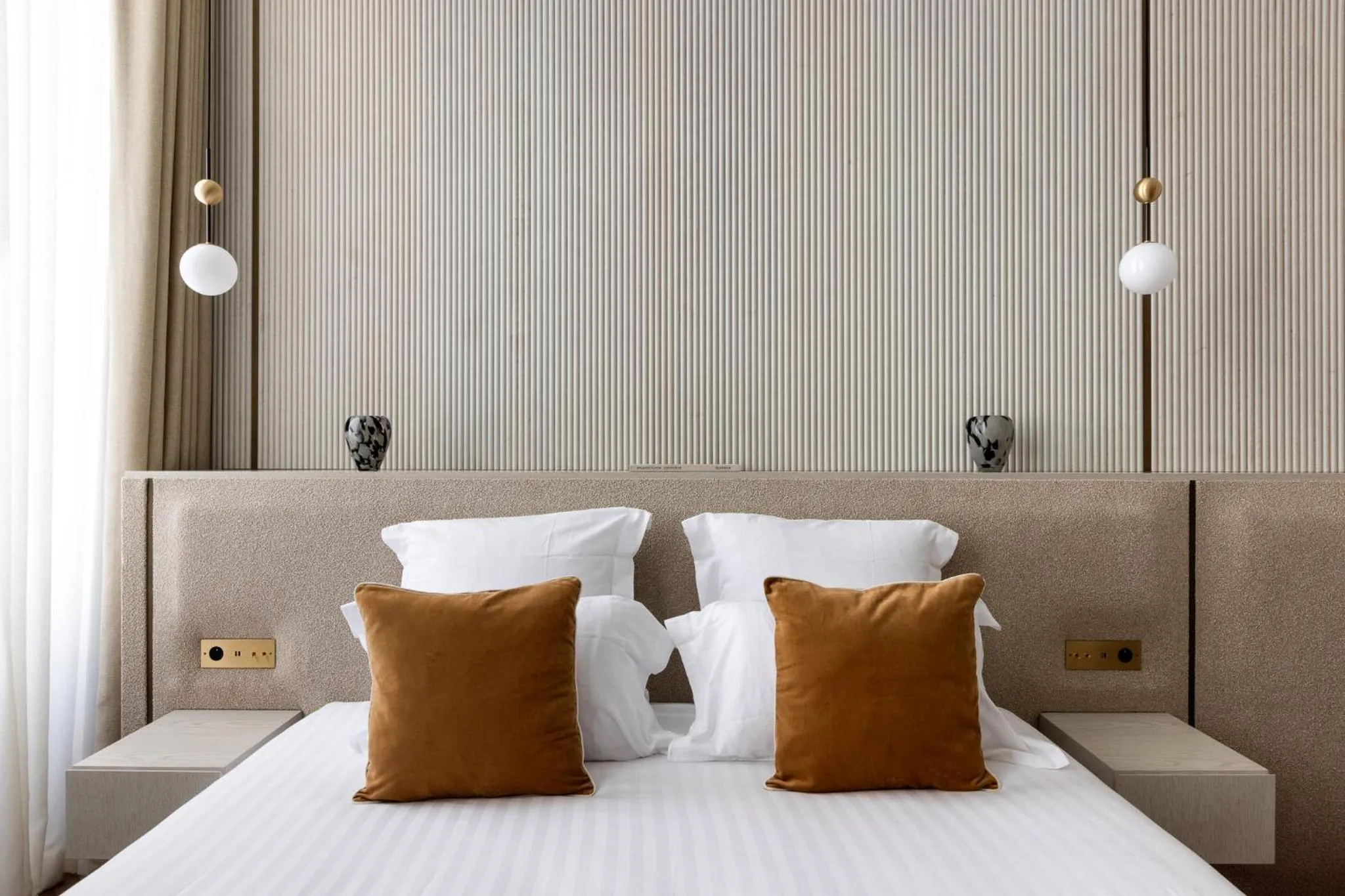 Bed in HIGHSTAY - Luxury Serviced Apartments - Le Marais