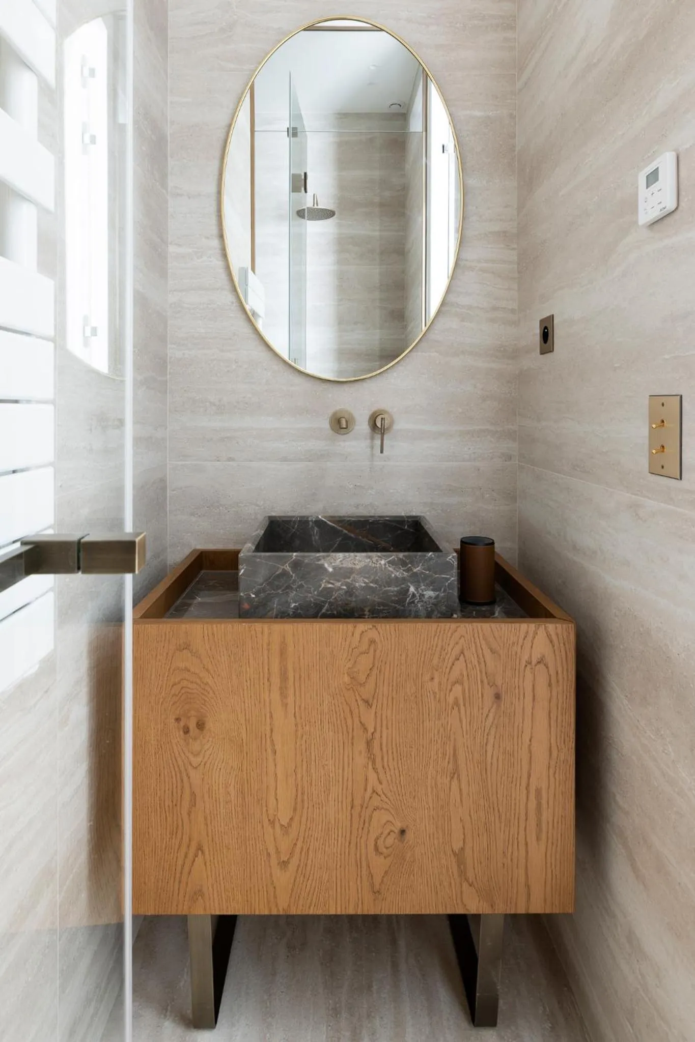 Bathroom, Bed in HIGHSTAY - Luxury Serviced Apartments - Le Marais