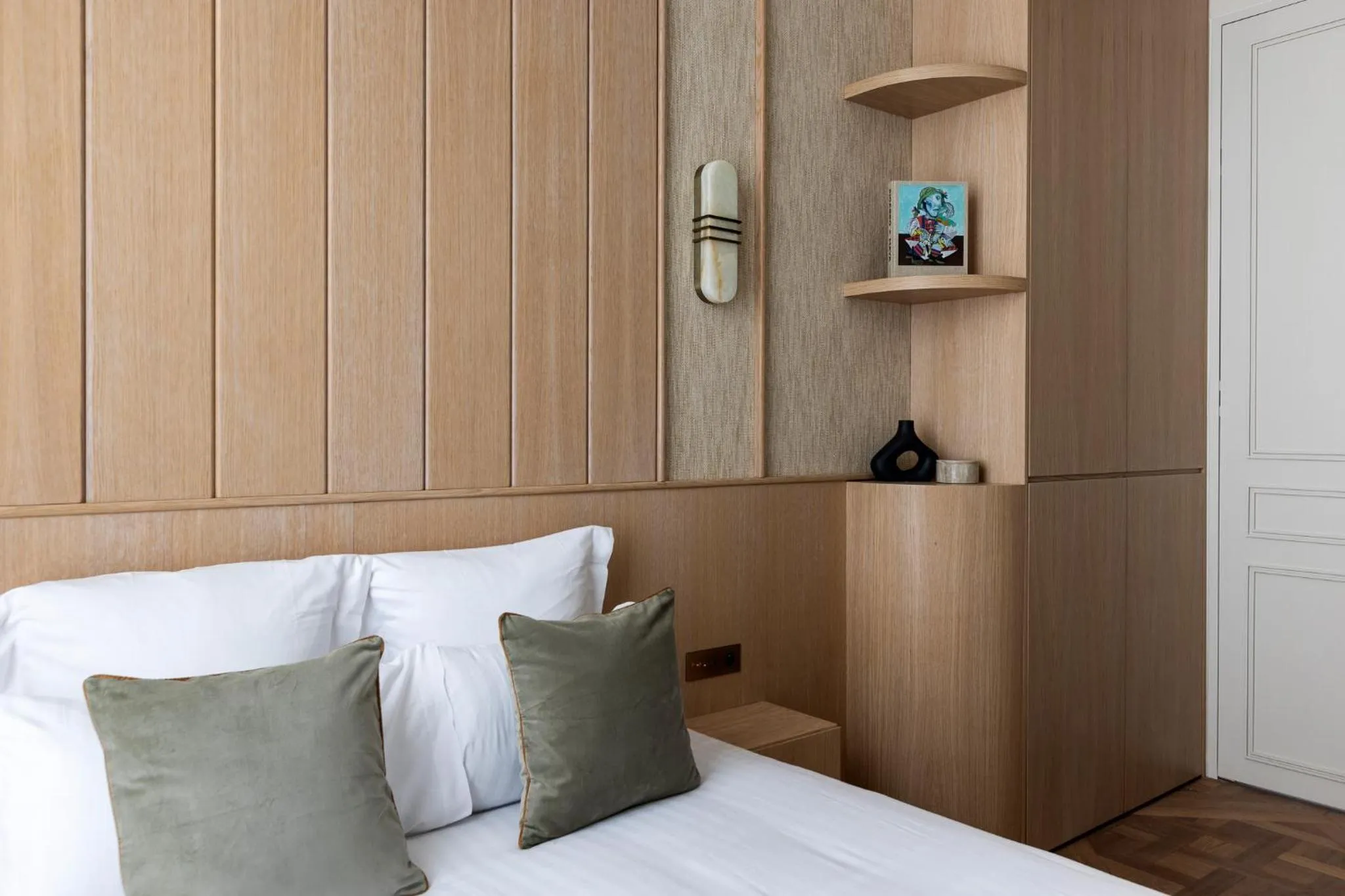 Bedroom, Bed in HIGHSTAY - Luxury Serviced Apartments - Le Marais