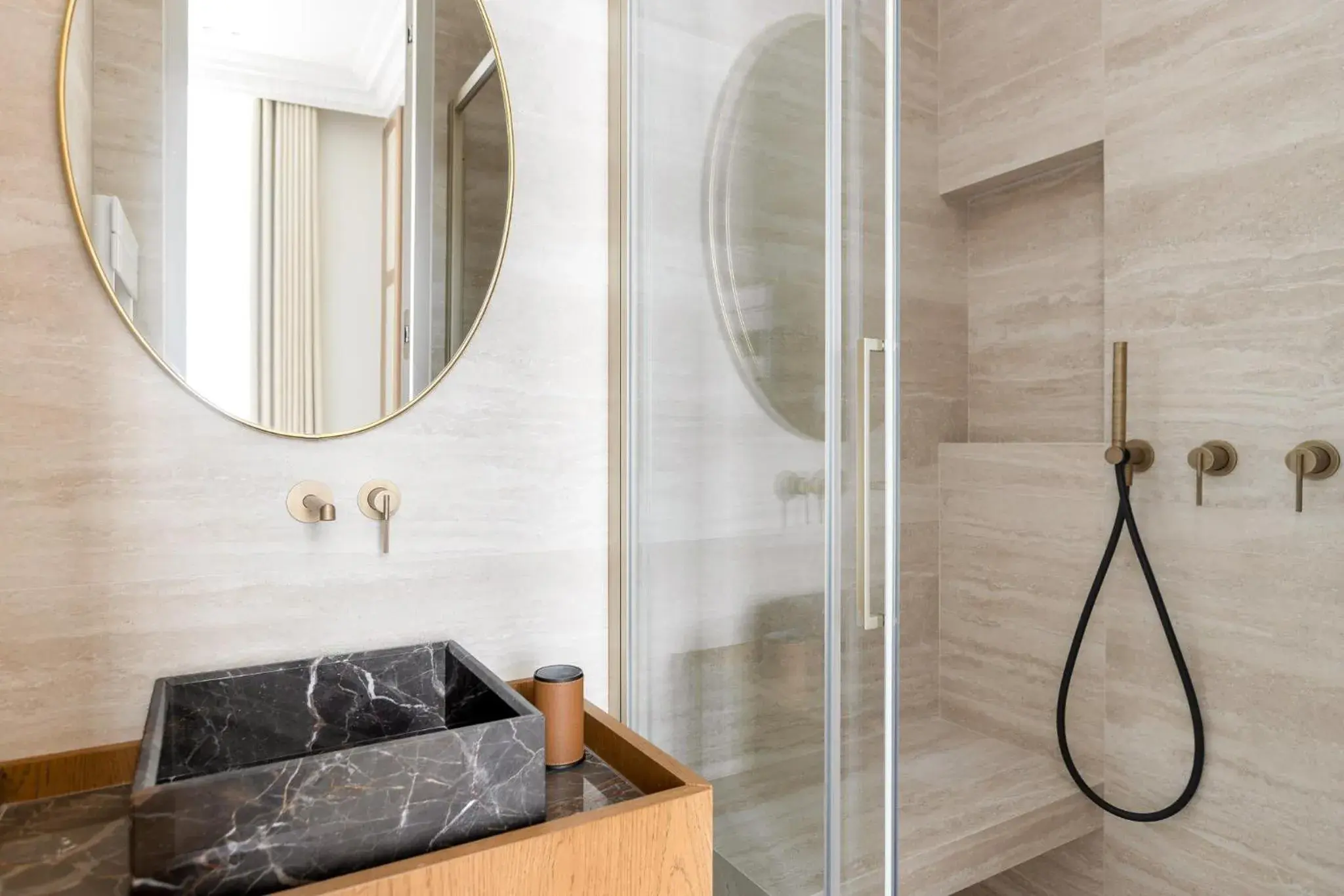 Shower in HIGHSTAY - Luxury Serviced Apartments - Le Marais Shower in HIGHSTAY - Luxury Serviced Apartments - Le Marais