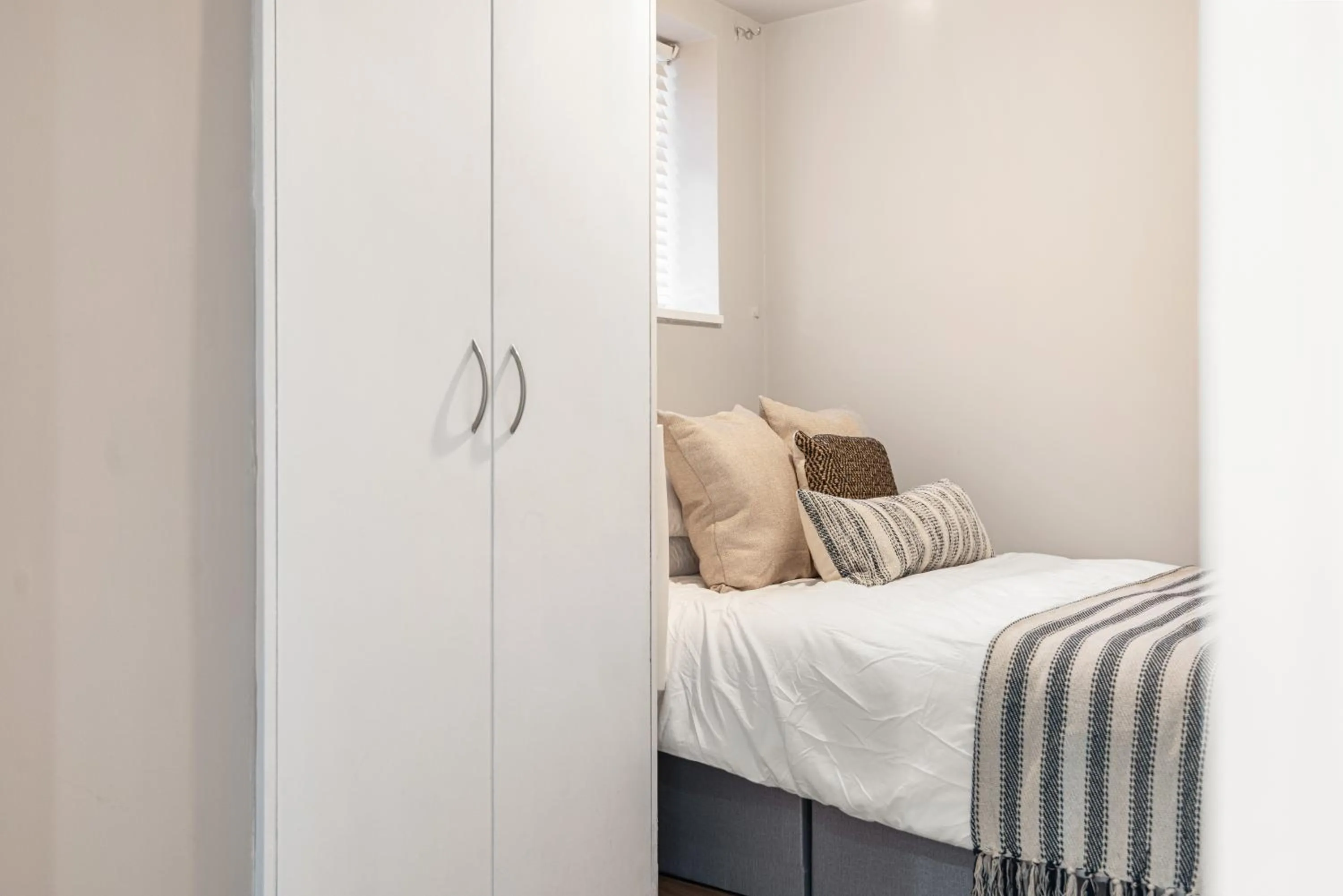 Bedroom, Bed in Central Whitechapel - Steps from Station & Sights!