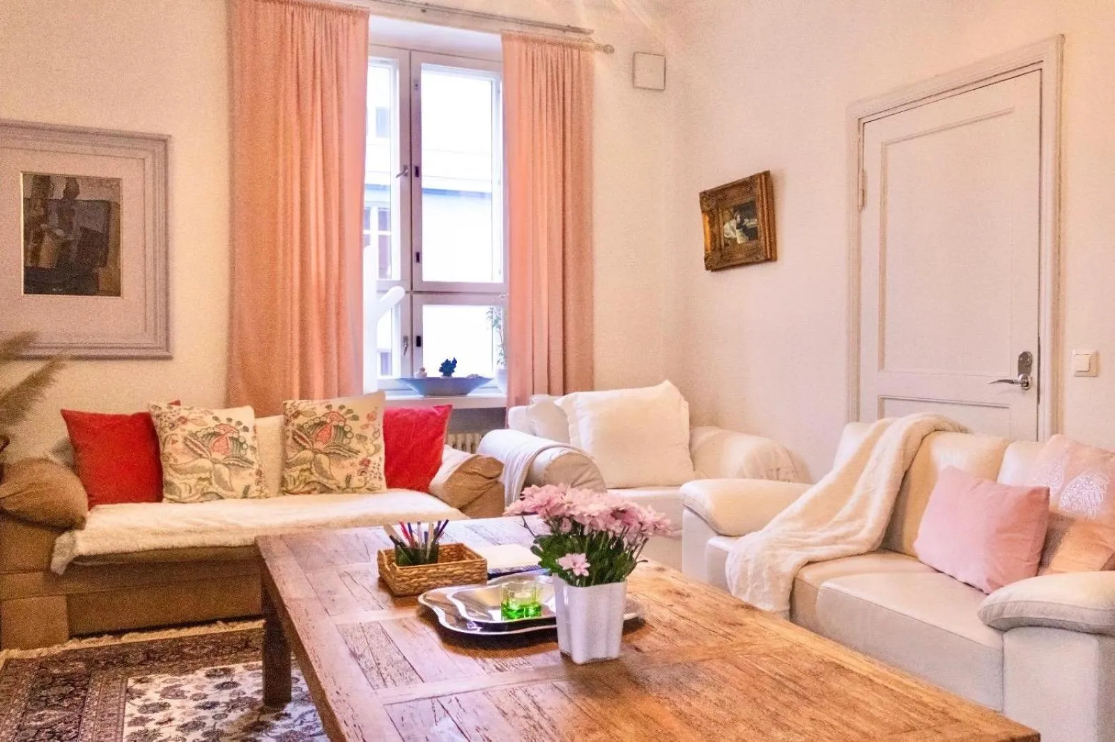 3 Lovely rooms in Helsinki center.